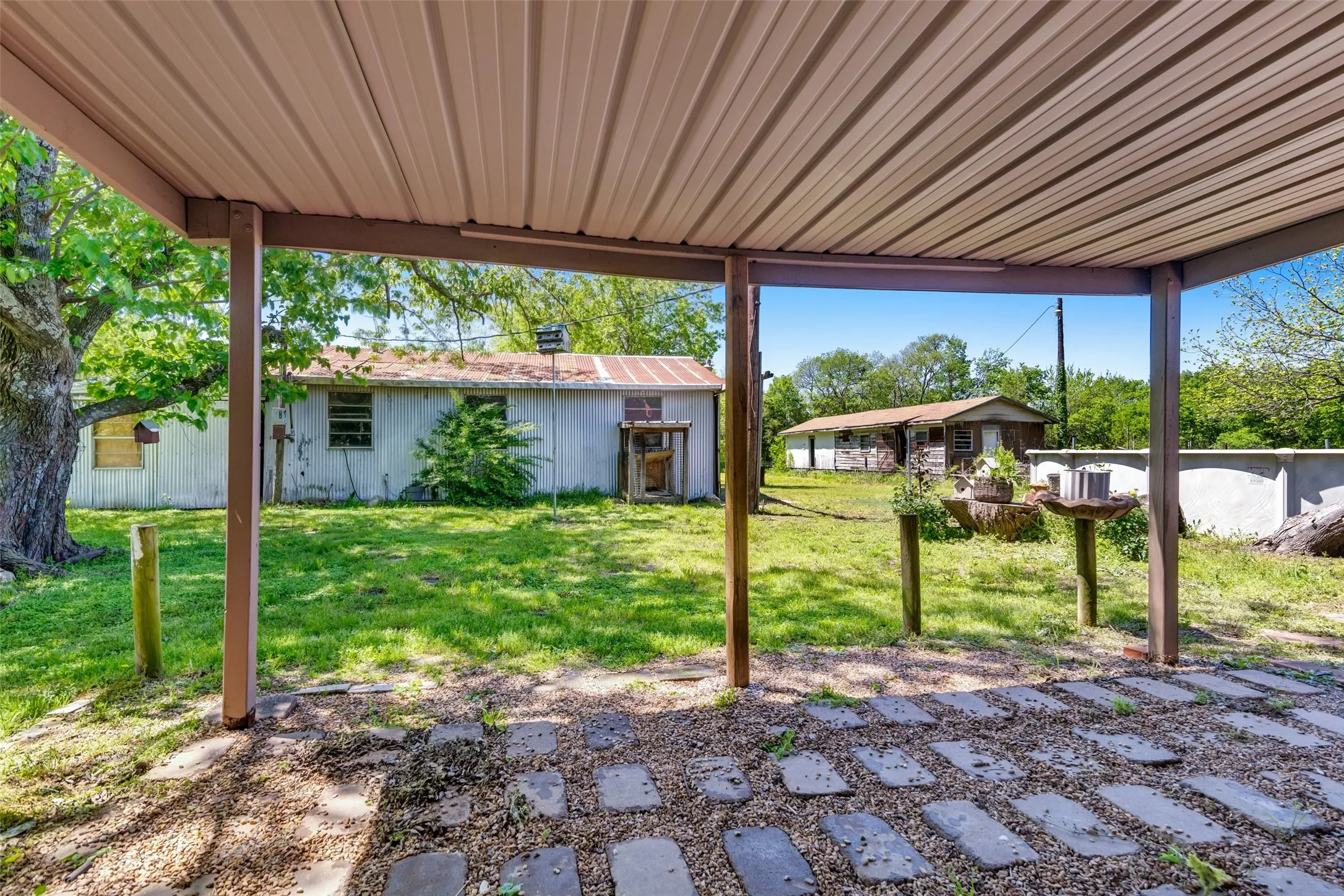 Single Family Residence For Sale in Hunt County , 832 Cherry Street, Wolfe City, Texas 75496, 3 Bedroom, 2 Bathroom, Garage spaces, 1,776 Sqft, built in 1980, Preowned, mls#21253342, Real Estate Agent in Wolfe City, Homes For Sale in Hunt county, Homes For Sale in Wolfe City, Realtor in Wolfe City Texas, Real Estate Brokerage Independent Realty Texas, Luminita Cordes Realtor
