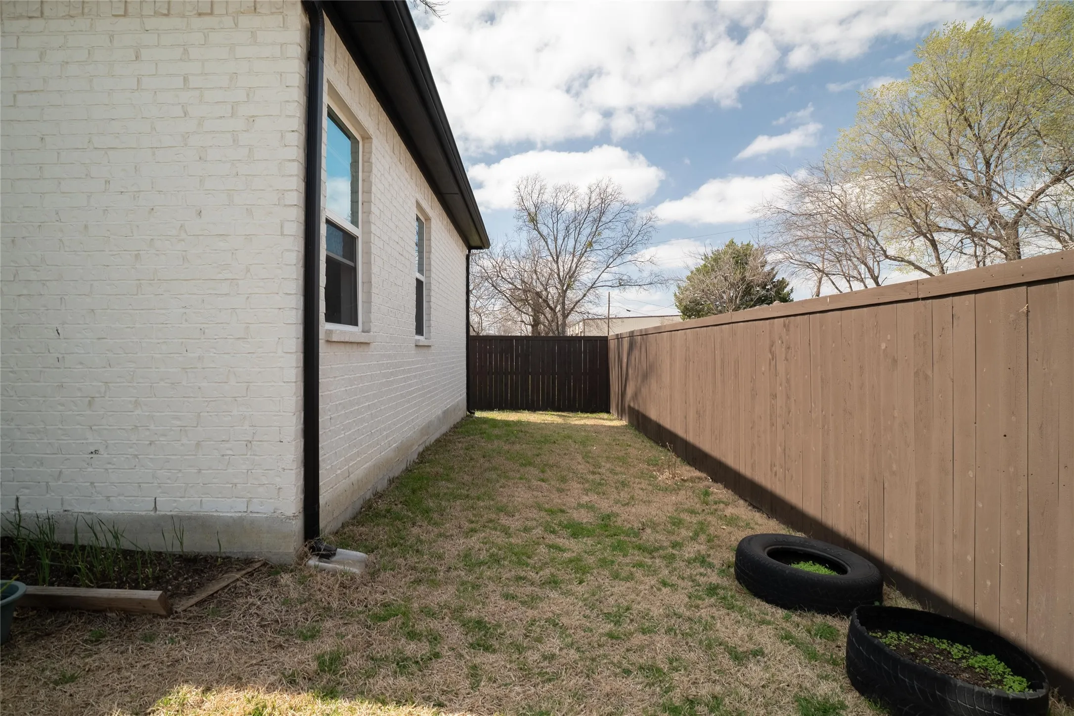 Single Family Residence For Sale in Dallas County , 2113 Cranford Drive, Garland, Texas 75041, 3 Bedroom, 2 Bathroom, 2 Garage spaces, 1,645 Sqft, built in 2022, Preowned, Price $380,775, mls#21244089, Real Estate Agent in Garland, Homes For Sale in Dallas county, Homes For Sale in Garland, Realtor in Garland Texas, Real Estate Brokerage Independent Realty Texas, Luminita Cordes Realtor