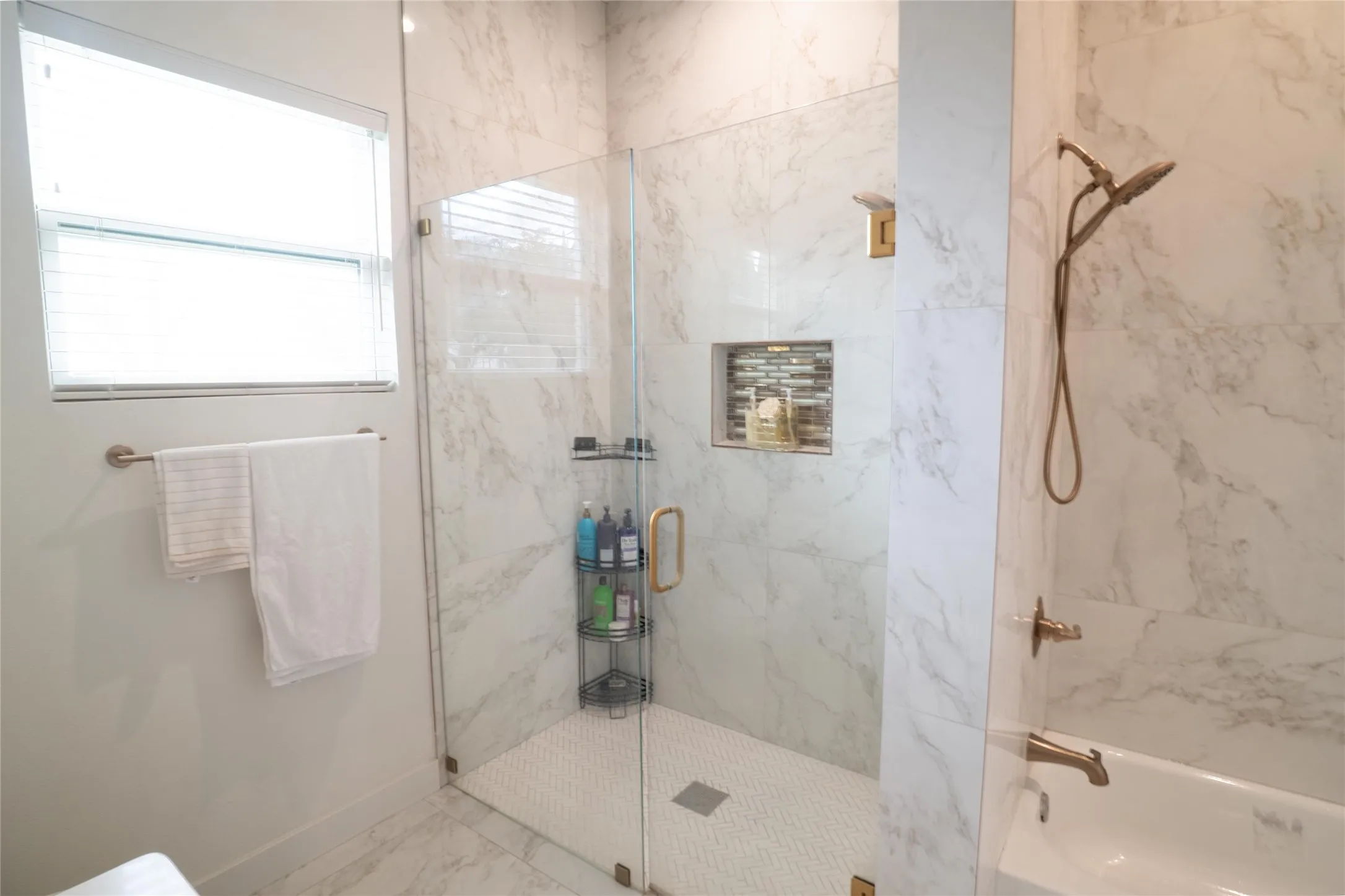 Single Family Residence For Sale in Dallas County , 2113 Cranford Drive, Garland, Texas 75041, 3 Bedroom, 2 Bathroom, 2 Garage spaces, 1,645 Sqft, built in 2022, Preowned, Price $380,775, mls#21244089, Real Estate Agent in Garland, Homes For Sale in Dallas county, Homes For Sale in Garland, Realtor in Garland Texas, Real Estate Brokerage Independent Realty Texas, Luminita Cordes Realtor
