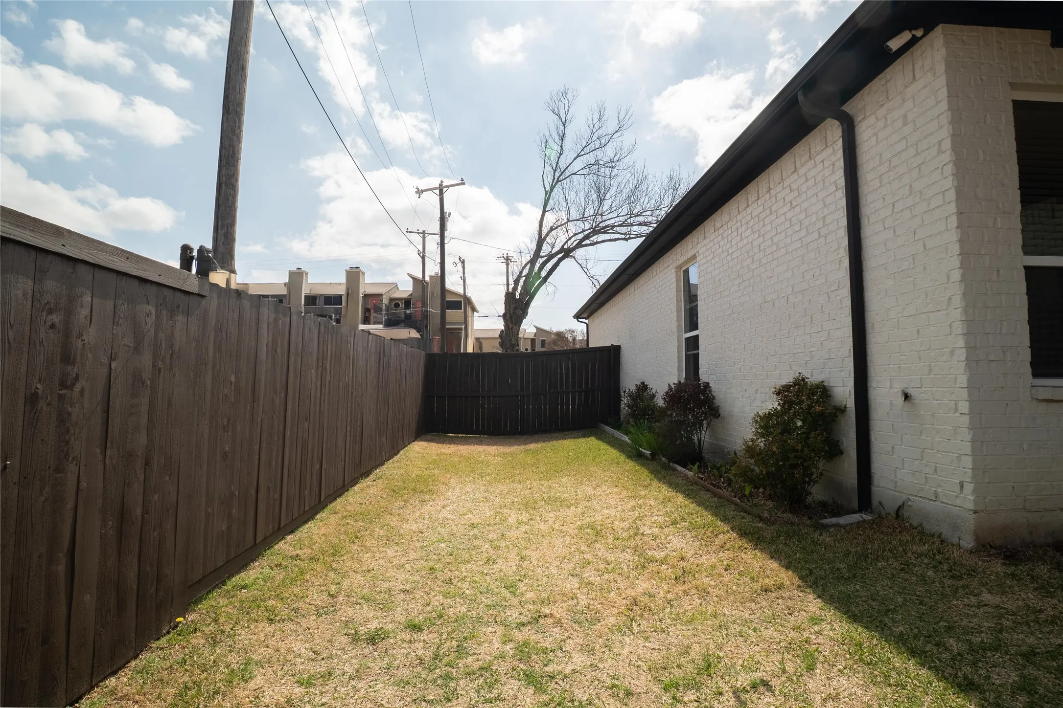 Single Family Residence For Sale in Dallas County , 2113 Cranford Drive, Garland, Texas 75041, 3 Bedroom, 2 Bathroom, 2 Garage spaces, 1,645 Sqft, built in 2022, Preowned, Price $380,775, mls#21244089, Real Estate Agent in Garland, Homes For Sale in Dallas county, Homes For Sale in Garland, Realtor in Garland Texas, Real Estate Brokerage Independent Realty Texas, Luminita Cordes Realtor