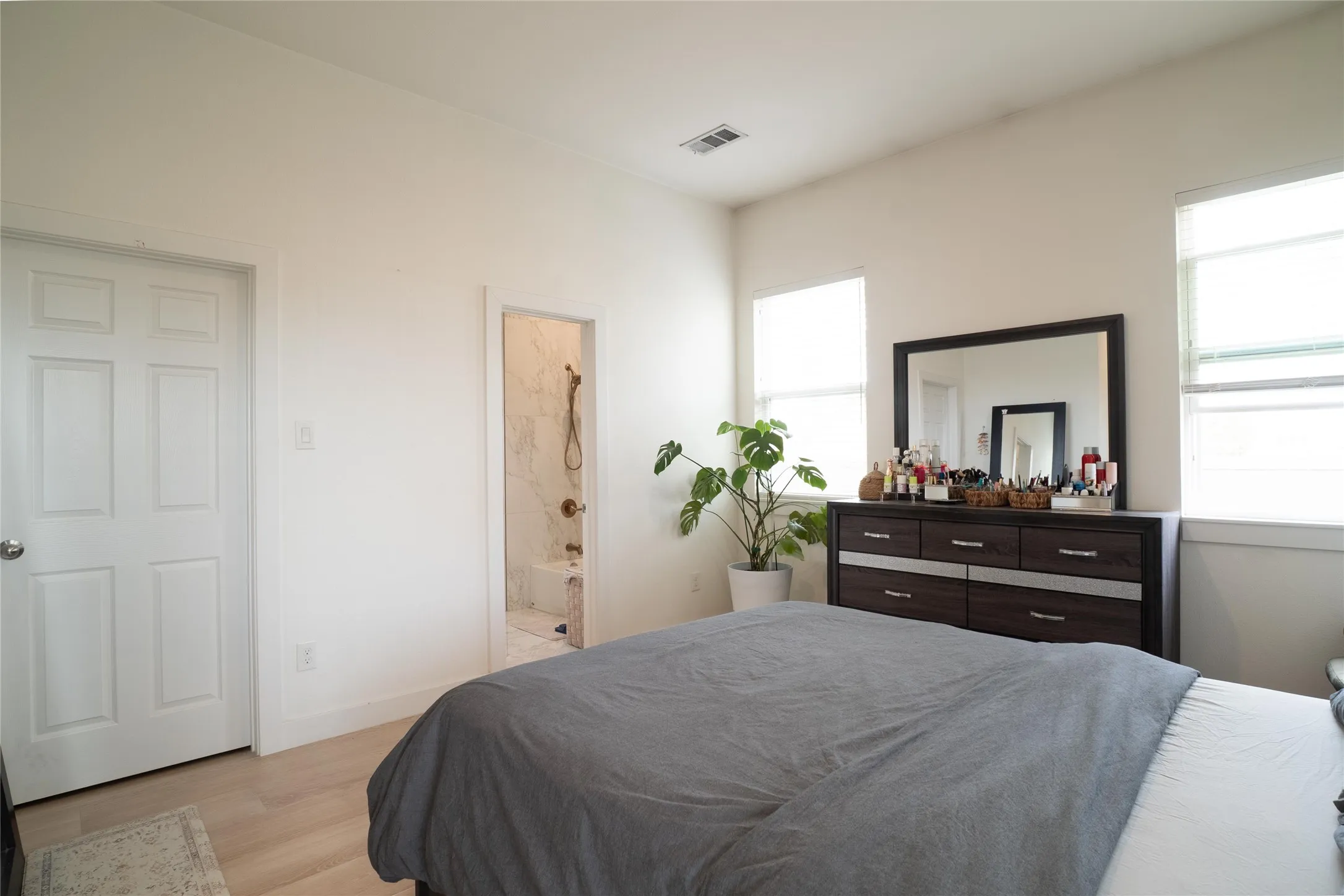 Single Family Residence For Sale in Dallas County , 2113 Cranford Drive, Garland, Texas 75041, 3 Bedroom, 2 Bathroom, 2 Garage spaces, 1,645 Sqft, built in 2022, Preowned, Price $380,775, mls#21244089, Real Estate Agent in Garland, Homes For Sale in Dallas county, Homes For Sale in Garland, Realtor in Garland Texas, Real Estate Brokerage Independent Realty Texas, Luminita Cordes Realtor