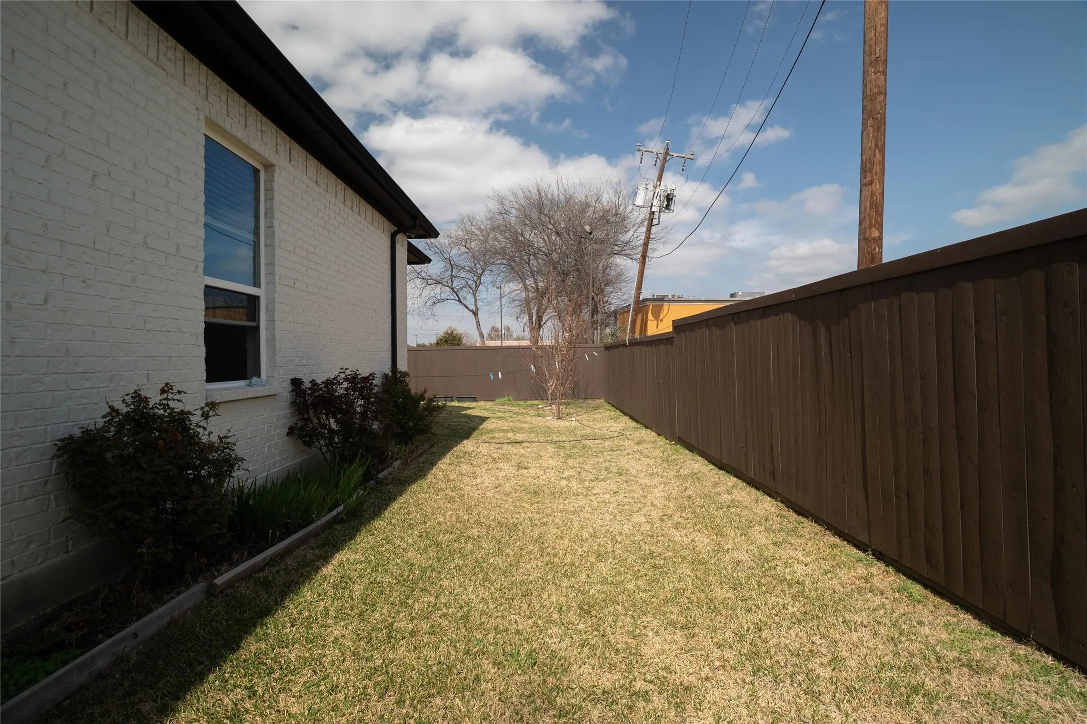 Single Family Residence For Sale in Dallas County , 2113 Cranford Drive, Garland, Texas 75041, 3 Bedroom, 2 Bathroom, 2 Garage spaces, 1,645 Sqft, built in 2022, Preowned, Price $380,775, mls#21244089, Real Estate Agent in Garland, Homes For Sale in Dallas county, Homes For Sale in Garland, Realtor in Garland Texas, Real Estate Brokerage Independent Realty Texas, Luminita Cordes Realtor