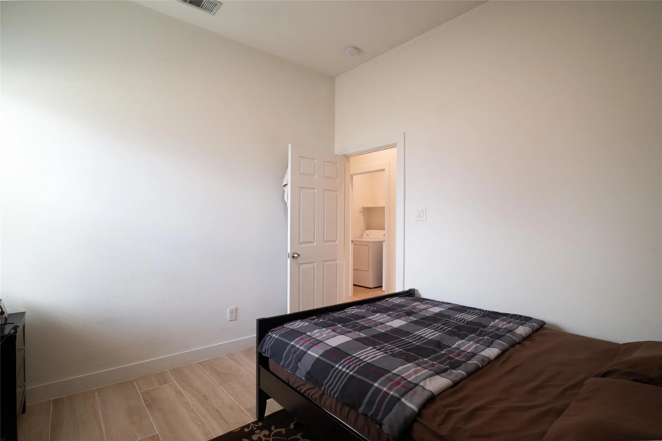 Single Family Residence For Sale in Dallas County , 2113 Cranford Drive, Garland, Texas 75041, 3 Bedroom, 2 Bathroom, 2 Garage spaces, 1,645 Sqft, built in 2022, Preowned, Price $380,775, mls#21244089, Real Estate Agent in Garland, Homes For Sale in Dallas county, Homes For Sale in Garland, Realtor in Garland Texas, Real Estate Brokerage Independent Realty Texas, Luminita Cordes Realtor