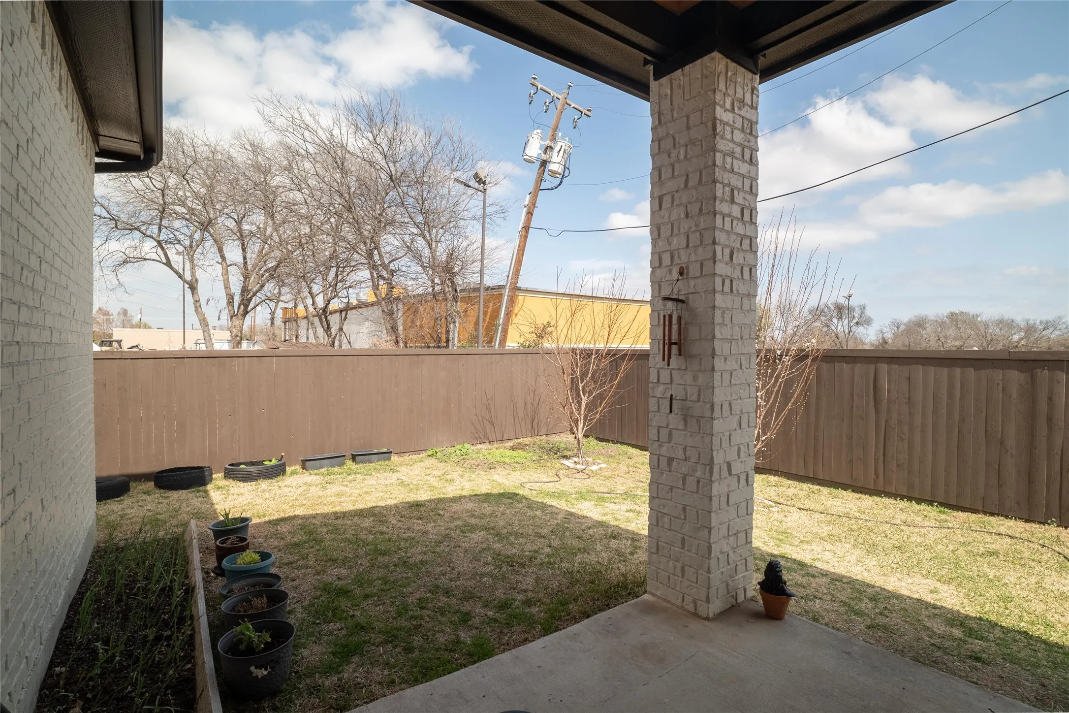 Single Family Residence For Sale in Dallas County , 2113 Cranford Drive, Garland, Texas 75041, 3 Bedroom, 2 Bathroom, 2 Garage spaces, 1,645 Sqft, built in 2022, Preowned, Price $380,775, mls#21244089, Real Estate Agent in Garland, Homes For Sale in Dallas county, Homes For Sale in Garland, Realtor in Garland Texas, Real Estate Brokerage Independent Realty Texas, Luminita Cordes Realtor