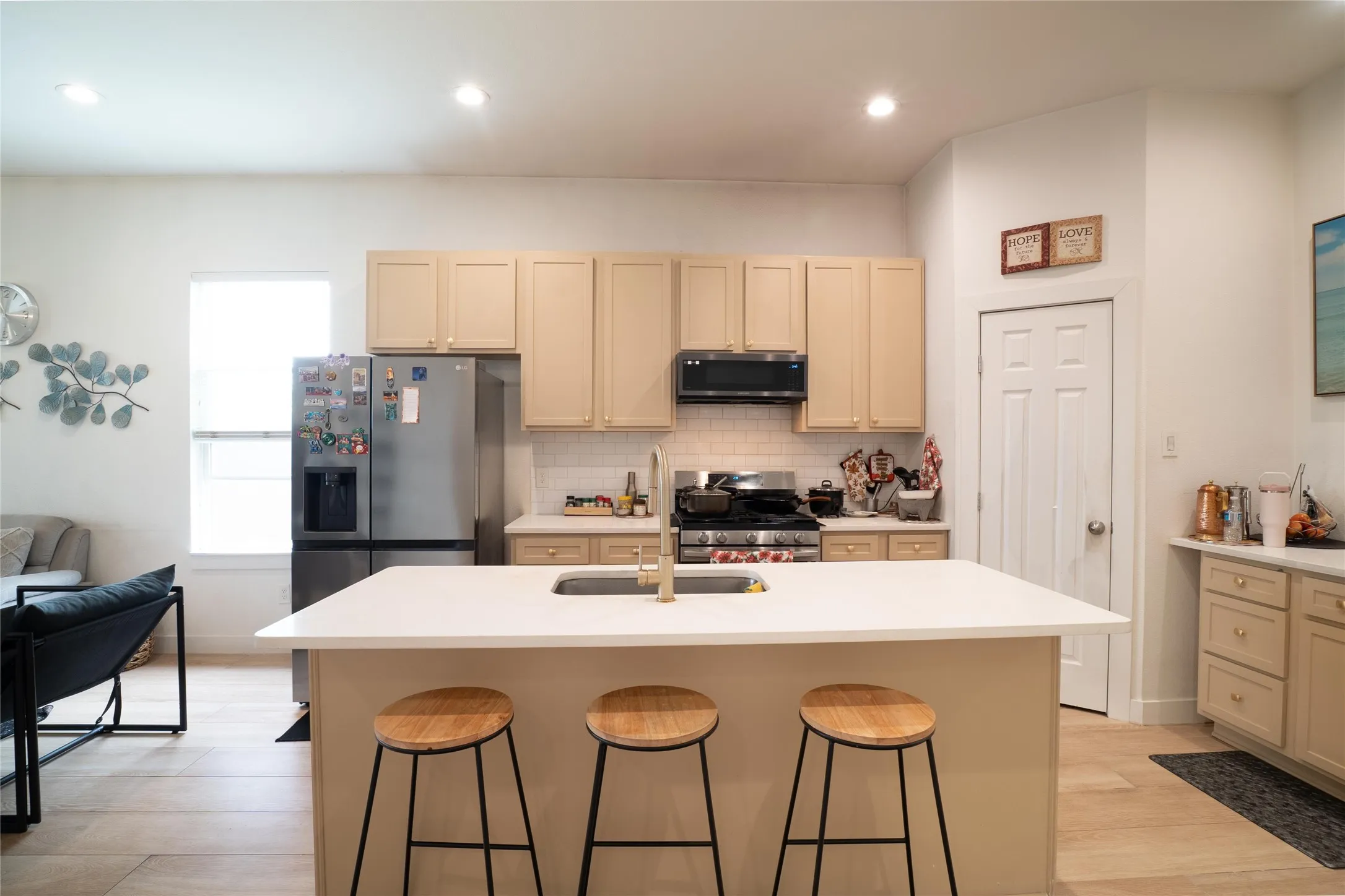 Single Family Residence For Sale in Dallas County , 2113 Cranford Drive, Garland, Texas 75041, 3 Bedroom, 2 Bathroom, 2 Garage spaces, 1,645 Sqft, built in 2022, Preowned, Price $380,775, mls#21244089, Real Estate Agent in Garland, Homes For Sale in Dallas county, Homes For Sale in Garland, Realtor in Garland Texas, Real Estate Brokerage Independent Realty Texas, Luminita Cordes Realtor