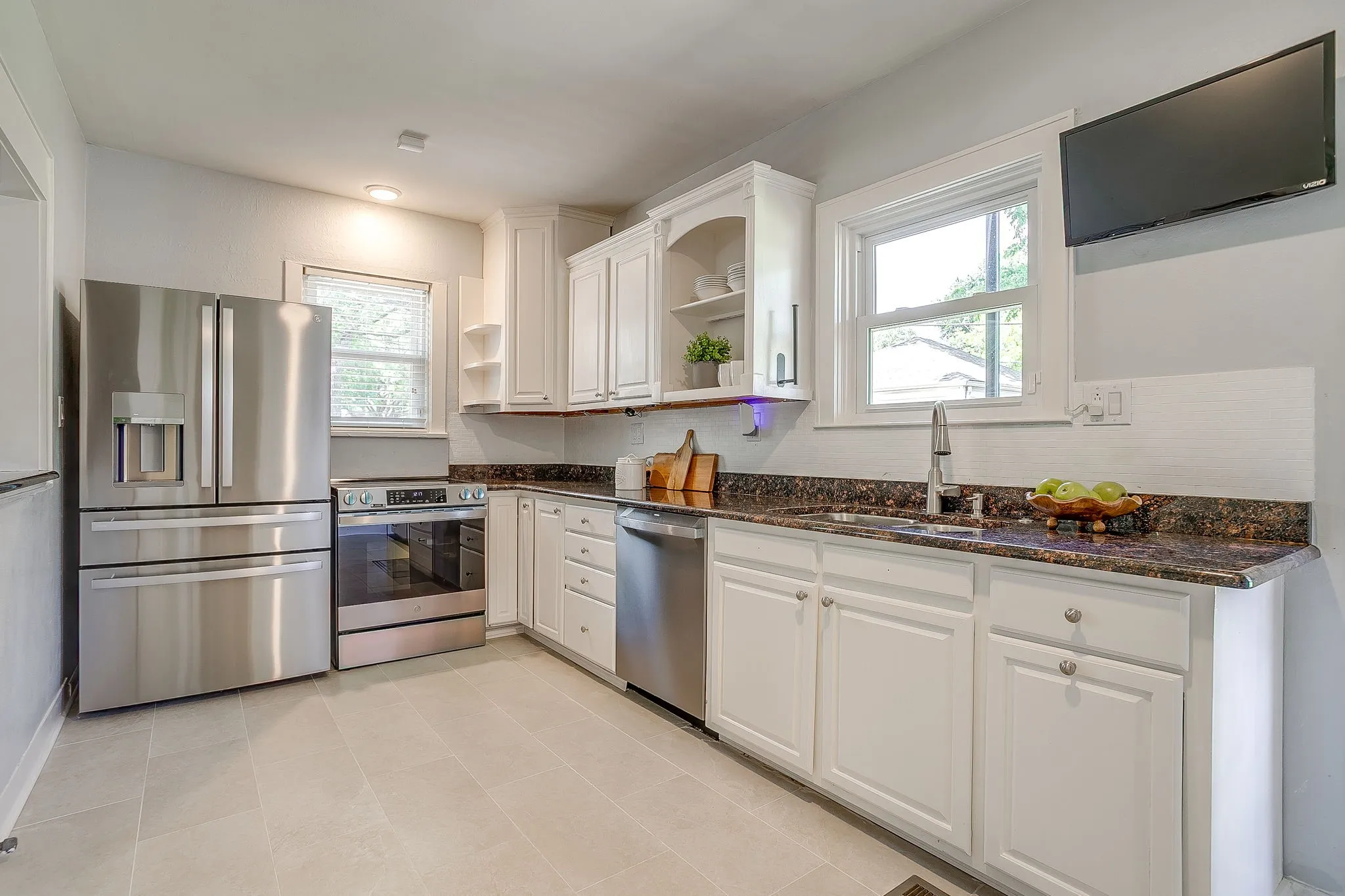Single Family Residence For Sale in Tarrant County , 4004 El Campo Avenue, Fort Worth, Texas 76107, 3 Bedroom, 2 Bathroom, 1 Garage spaces, 1,947 Sqft, built in 1937, Preowned, mls#21251874, Real Estate Agent in Fort Worth, Homes For Sale in Tarrant county, Homes For Sale in Fort Worth, Realtor in Fort Worth Texas, Real Estate Brokerage Independent Realty Texas, Luminita Cordes Realtor