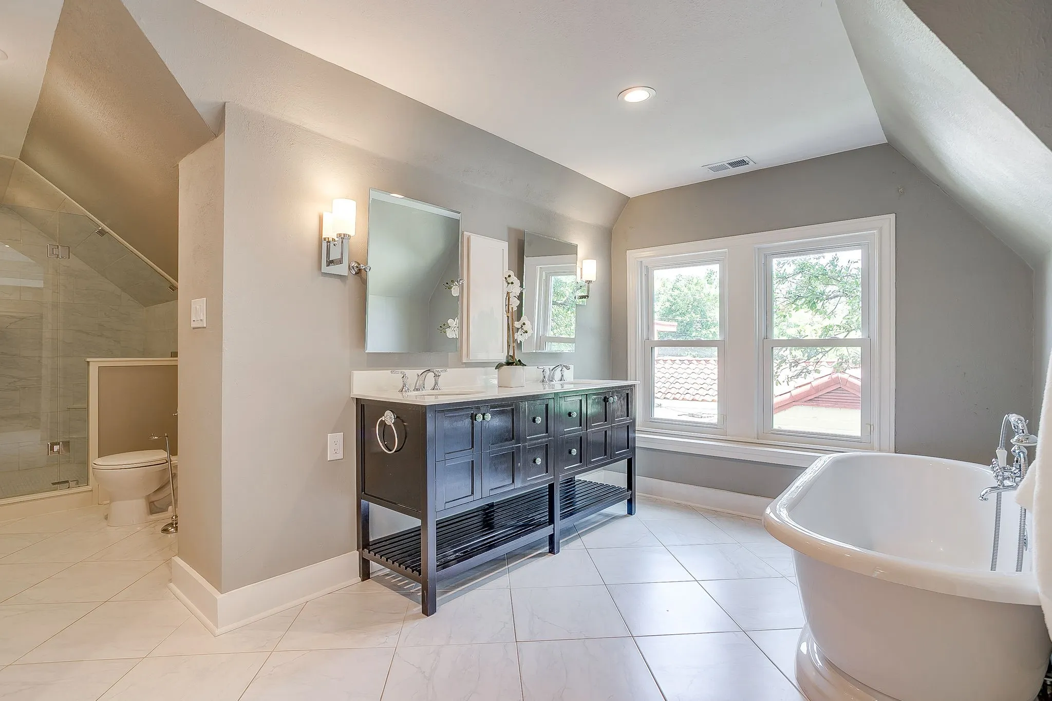 Single Family Residence For Sale in Tarrant County , 4004 El Campo Avenue, Fort Worth, Texas 76107, 3 Bedroom, 2 Bathroom, 1 Garage spaces, 1,947 Sqft, built in 1937, Preowned, mls#21251874, Real Estate Agent in Fort Worth, Homes For Sale in Tarrant county, Homes For Sale in Fort Worth, Realtor in Fort Worth Texas, Real Estate Brokerage Independent Realty Texas, Luminita Cordes Realtor
