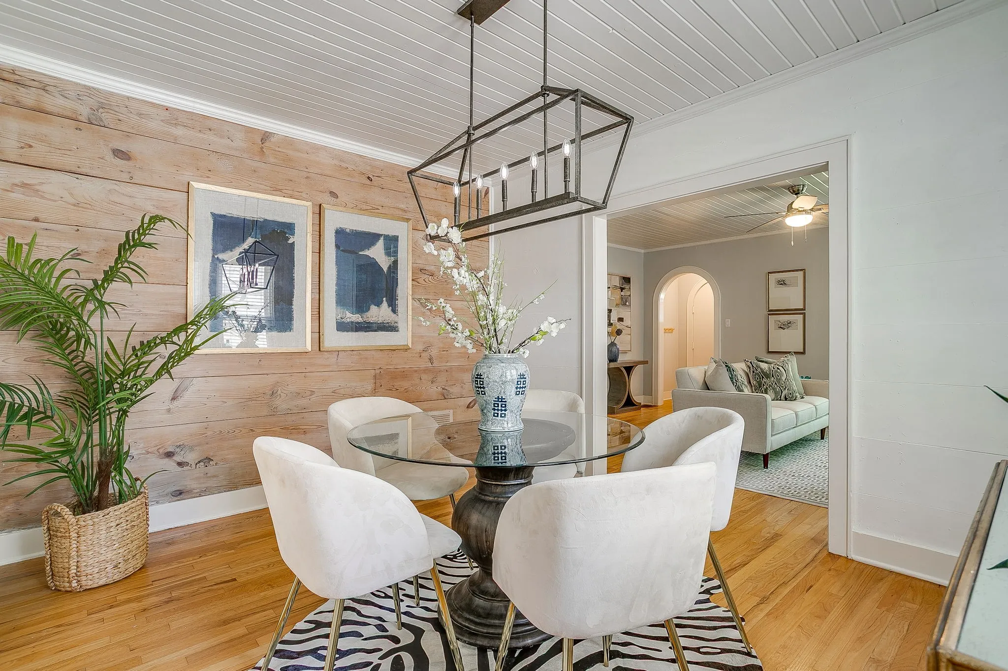Single Family Residence For Sale in Tarrant County , 4004 El Campo Avenue, Fort Worth, Texas 76107, 3 Bedroom, 2 Bathroom, 1 Garage spaces, 1,947 Sqft, built in 1937, Preowned, mls#21251874, Real Estate Agent in Fort Worth, Homes For Sale in Tarrant county, Homes For Sale in Fort Worth, Realtor in Fort Worth Texas, Real Estate Brokerage Independent Realty Texas, Luminita Cordes Realtor