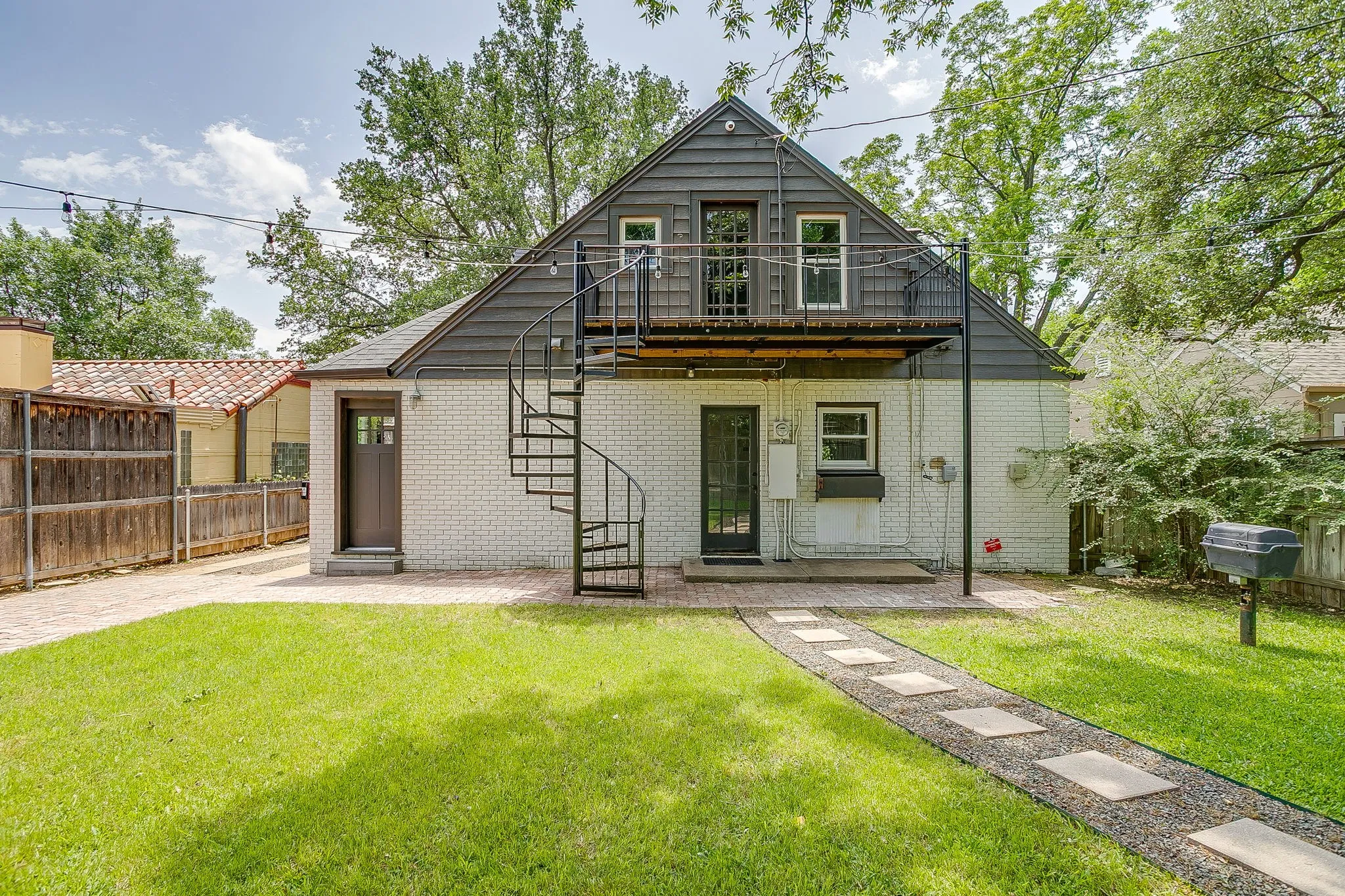 Single Family Residence For Sale in Tarrant County , 4004 El Campo Avenue, Fort Worth, Texas 76107, 3 Bedroom, 2 Bathroom, 1 Garage spaces, 1,947 Sqft, built in 1937, Preowned, mls#21251874, Real Estate Agent in Fort Worth, Homes For Sale in Tarrant county, Homes For Sale in Fort Worth, Realtor in Fort Worth Texas, Real Estate Brokerage Independent Realty Texas, Luminita Cordes Realtor