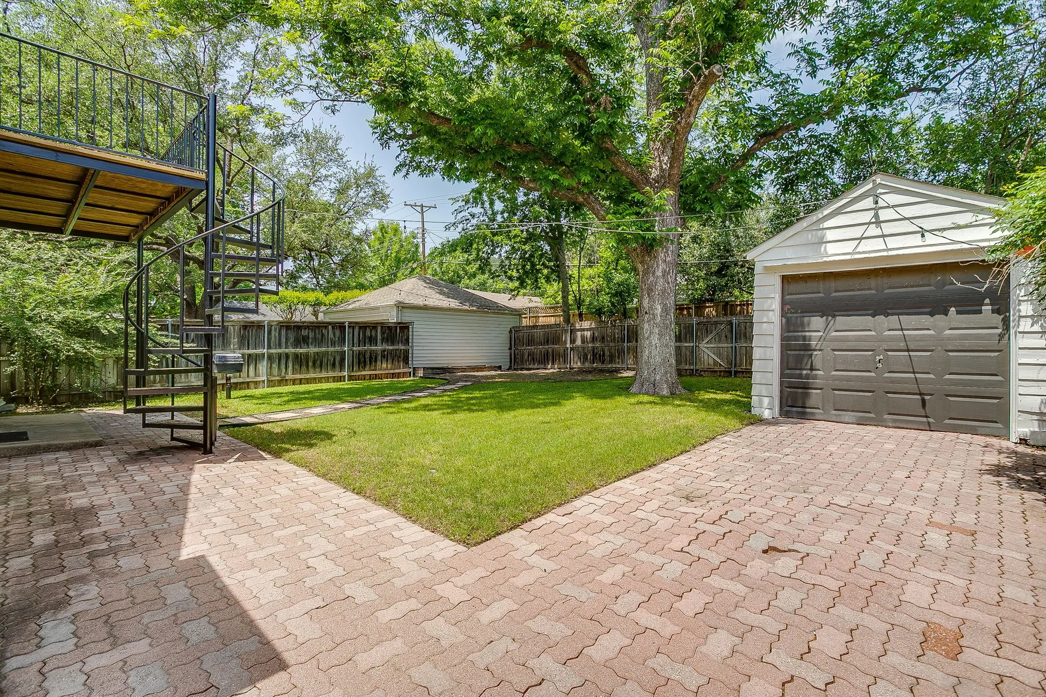 Single Family Residence For Sale in Tarrant County , 4004 El Campo Avenue, Fort Worth, Texas 76107, 3 Bedroom, 2 Bathroom, 1 Garage spaces, 1,947 Sqft, built in 1937, Preowned, mls#21251874, Real Estate Agent in Fort Worth, Homes For Sale in Tarrant county, Homes For Sale in Fort Worth, Realtor in Fort Worth Texas, Real Estate Brokerage Independent Realty Texas, Luminita Cordes Realtor