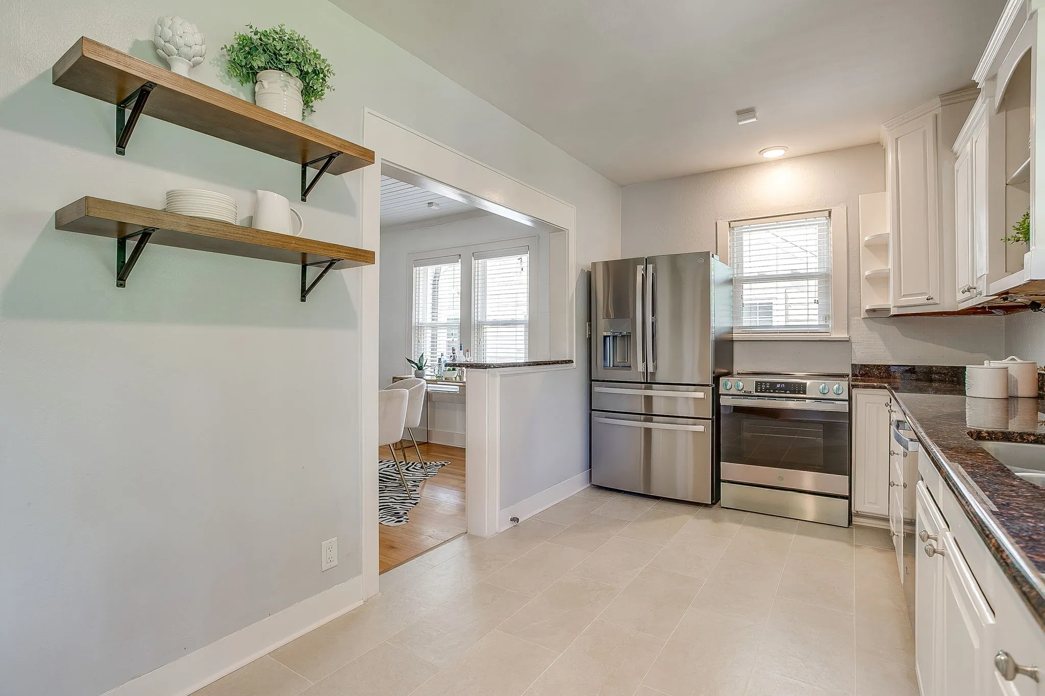 Single Family Residence For Sale in Tarrant County , 4004 El Campo Avenue, Fort Worth, Texas 76107, 3 Bedroom, 2 Bathroom, 1 Garage spaces, 1,947 Sqft, built in 1937, Preowned, mls#21251874, Real Estate Agent in Fort Worth, Homes For Sale in Tarrant county, Homes For Sale in Fort Worth, Realtor in Fort Worth Texas, Real Estate Brokerage Independent Realty Texas, Luminita Cordes Realtor
