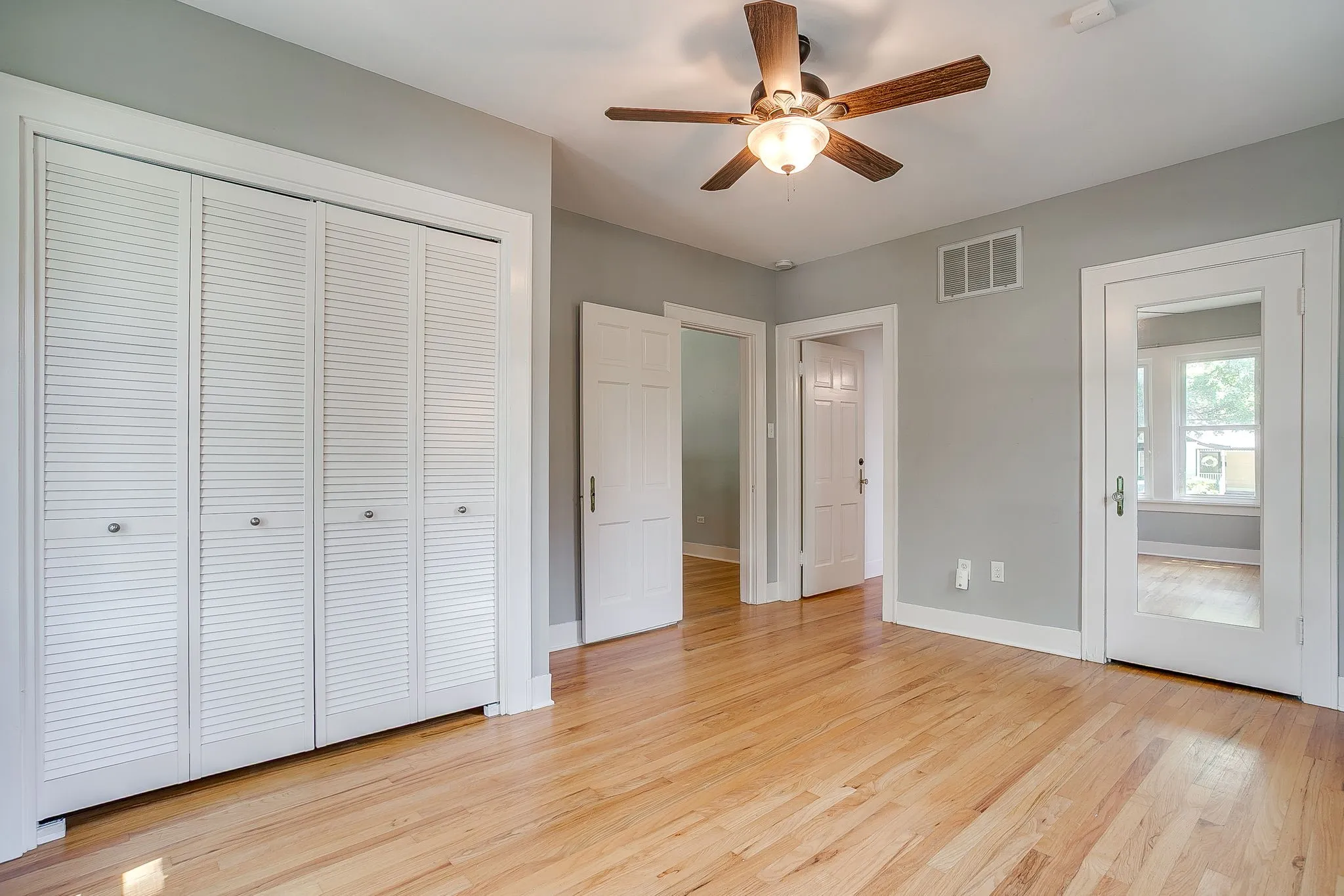 Single Family Residence For Sale in Tarrant County , 4004 El Campo Avenue, Fort Worth, Texas 76107, 3 Bedroom, 2 Bathroom, 1 Garage spaces, 1,947 Sqft, built in 1937, Preowned, mls#21251874, Real Estate Agent in Fort Worth, Homes For Sale in Tarrant county, Homes For Sale in Fort Worth, Realtor in Fort Worth Texas, Real Estate Brokerage Independent Realty Texas, Luminita Cordes Realtor