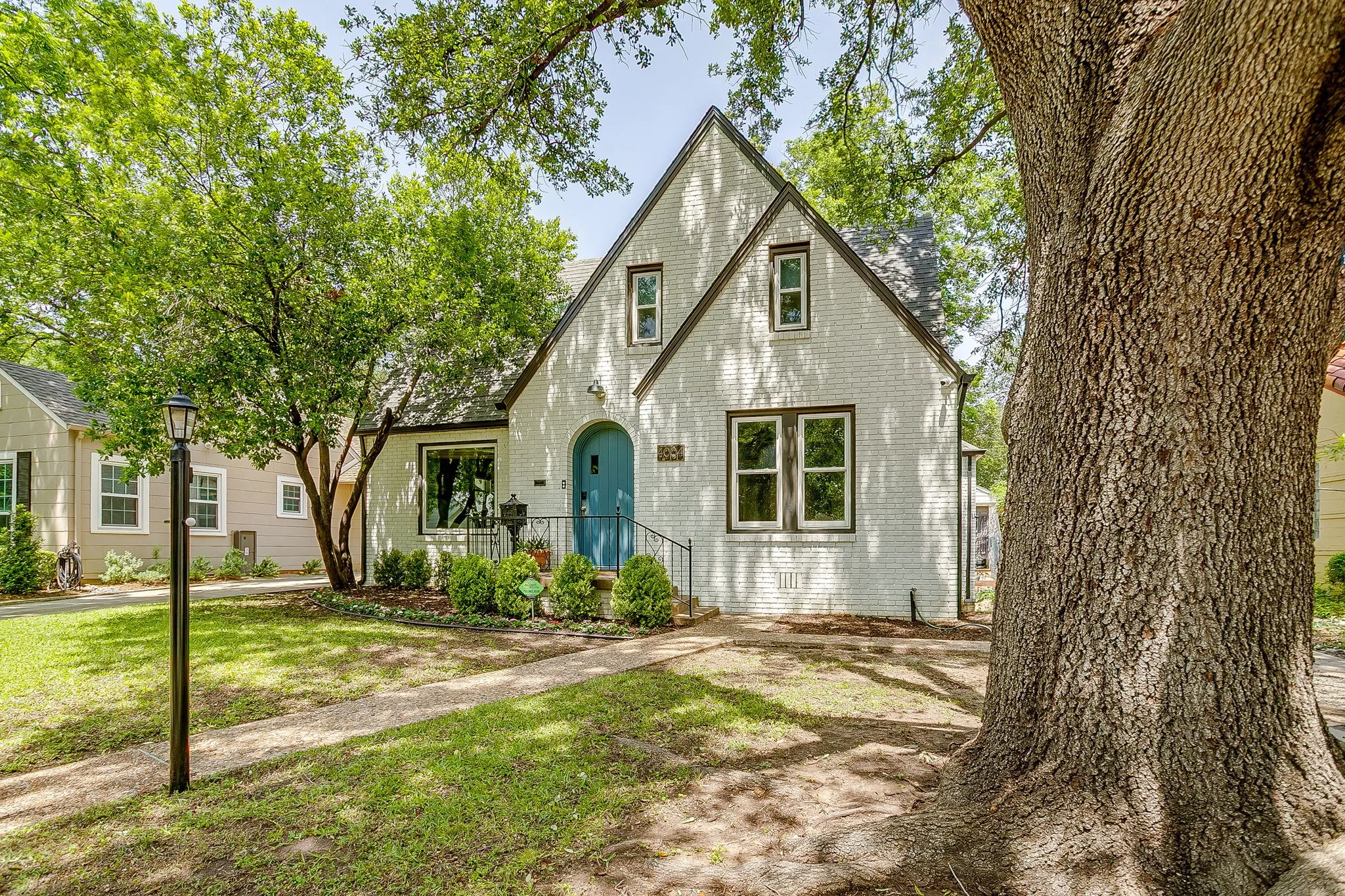 Single Family Residence For Sale in Tarrant County , 4004 El Campo Avenue, Fort Worth, Texas 76107, 3 Bedroom, 2 Bathroom, 1 Garage spaces, 1,947 Sqft, built in 1937, Preowned, mls#21251874, Real Estate Agent in Fort Worth, Homes For Sale in Tarrant county, Homes For Sale in Fort Worth, Realtor in Fort Worth Texas, Real Estate Brokerage Independent Realty Texas, Luminita Cordes Realtor