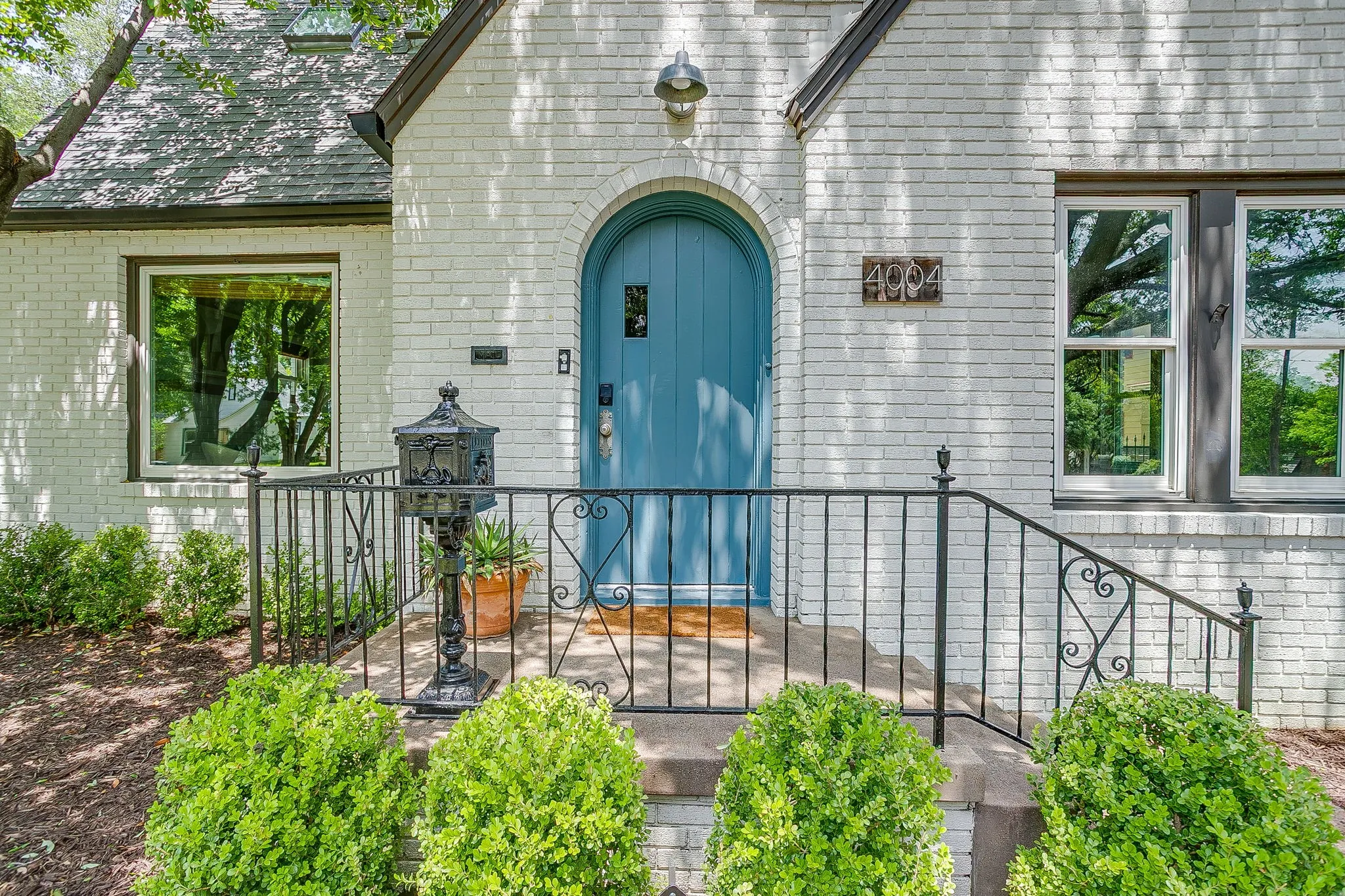 Single Family Residence For Sale in Tarrant County , 4004 El Campo Avenue, Fort Worth, Texas 76107, 3 Bedroom, 2 Bathroom, 1 Garage spaces, 1,947 Sqft, built in 1937, Preowned, mls#21251874, Real Estate Agent in Fort Worth, Homes For Sale in Tarrant county, Homes For Sale in Fort Worth, Realtor in Fort Worth Texas, Real Estate Brokerage Independent Realty Texas, Luminita Cordes Realtor