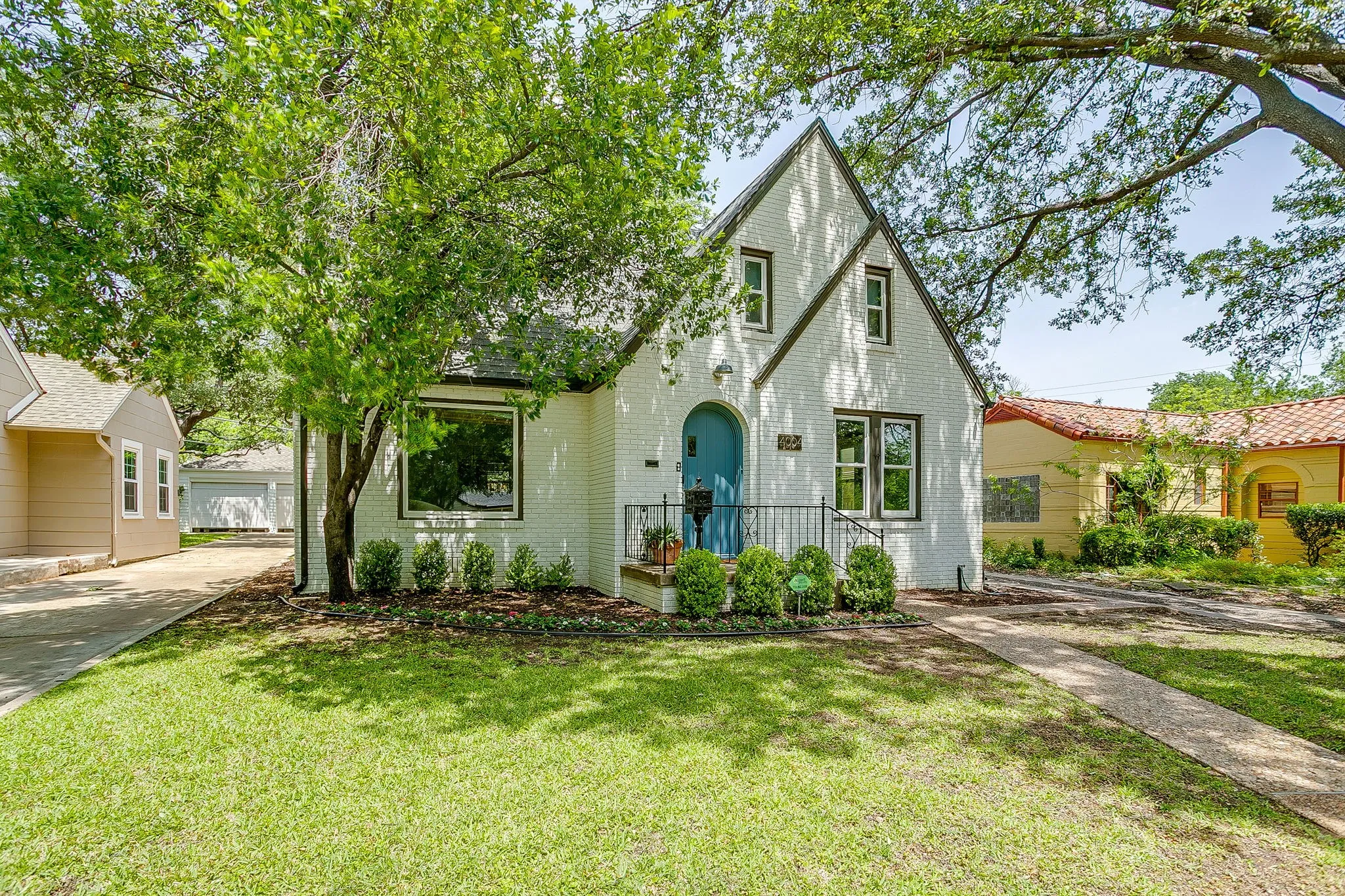 Single Family Residence For Sale in Tarrant County , 4004 El Campo Avenue, Fort Worth, Texas 76107, 3 Bedroom, 2 Bathroom, 1 Garage spaces, 1,947 Sqft, built in 1937, Preowned, mls#21251874, Real Estate Agent in Fort Worth, Homes For Sale in Tarrant county, Homes For Sale in Fort Worth, Realtor in Fort Worth Texas, Real Estate Brokerage Independent Realty Texas, Luminita Cordes Realtor