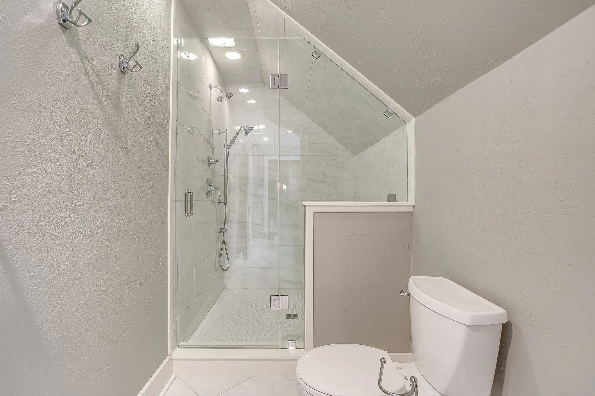 Single Family Residence For Sale in Tarrant County , 4004 El Campo Avenue, Fort Worth, Texas 76107, 3 Bedroom, 2 Bathroom, 1 Garage spaces, 1,947 Sqft, built in 1937, Preowned, mls#21251874, Real Estate Agent in Fort Worth, Homes For Sale in Tarrant county, Homes For Sale in Fort Worth, Realtor in Fort Worth Texas, Real Estate Brokerage Independent Realty Texas, Luminita Cordes Realtor