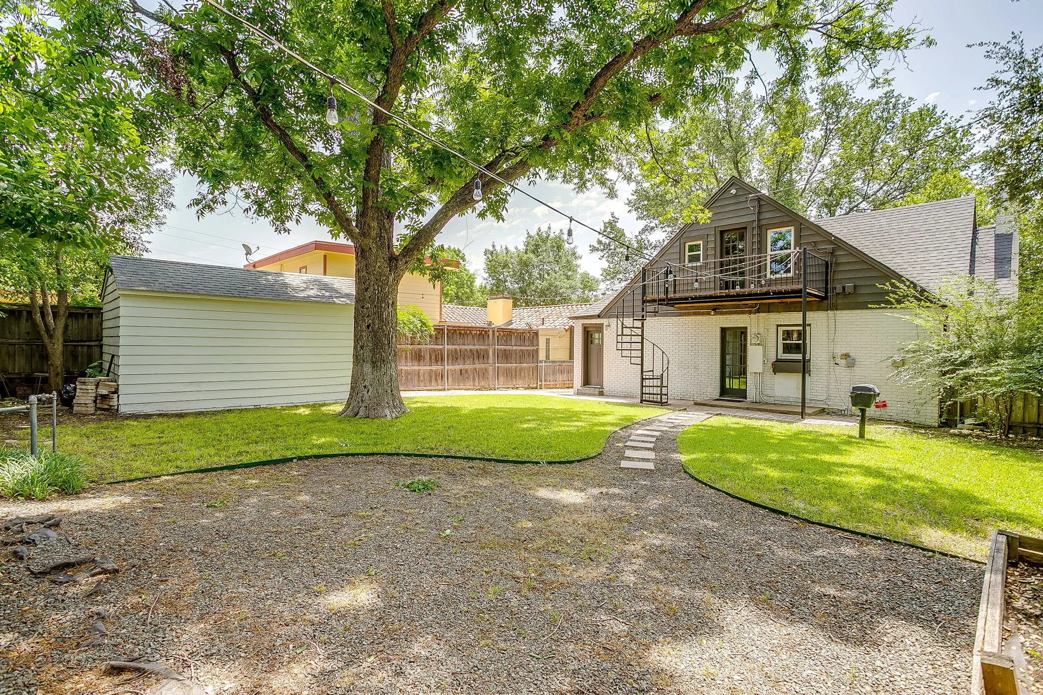 Single Family Residence For Sale in Tarrant County , 4004 El Campo Avenue, Fort Worth, Texas 76107, 3 Bedroom, 2 Bathroom, 1 Garage spaces, 1,947 Sqft, built in 1937, Preowned, mls#21251874, Real Estate Agent in Fort Worth, Homes For Sale in Tarrant county, Homes For Sale in Fort Worth, Realtor in Fort Worth Texas, Real Estate Brokerage Independent Realty Texas, Luminita Cordes Realtor