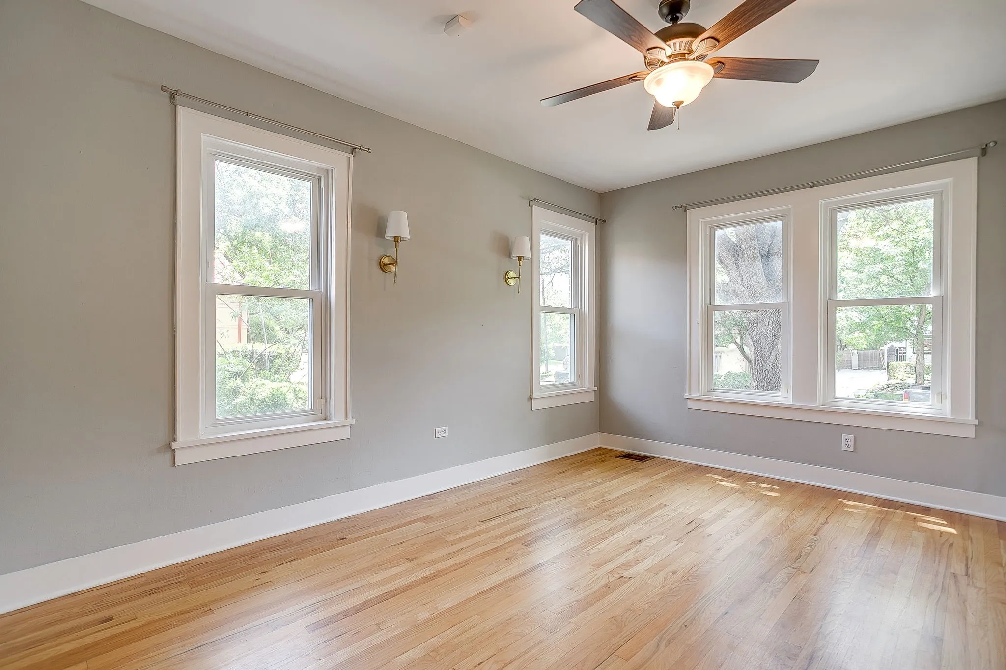 Single Family Residence For Sale in Tarrant County , 4004 El Campo Avenue, Fort Worth, Texas 76107, 3 Bedroom, 2 Bathroom, 1 Garage spaces, 1,947 Sqft, built in 1937, Preowned, mls#21251874, Real Estate Agent in Fort Worth, Homes For Sale in Tarrant county, Homes For Sale in Fort Worth, Realtor in Fort Worth Texas, Real Estate Brokerage Independent Realty Texas, Luminita Cordes Realtor