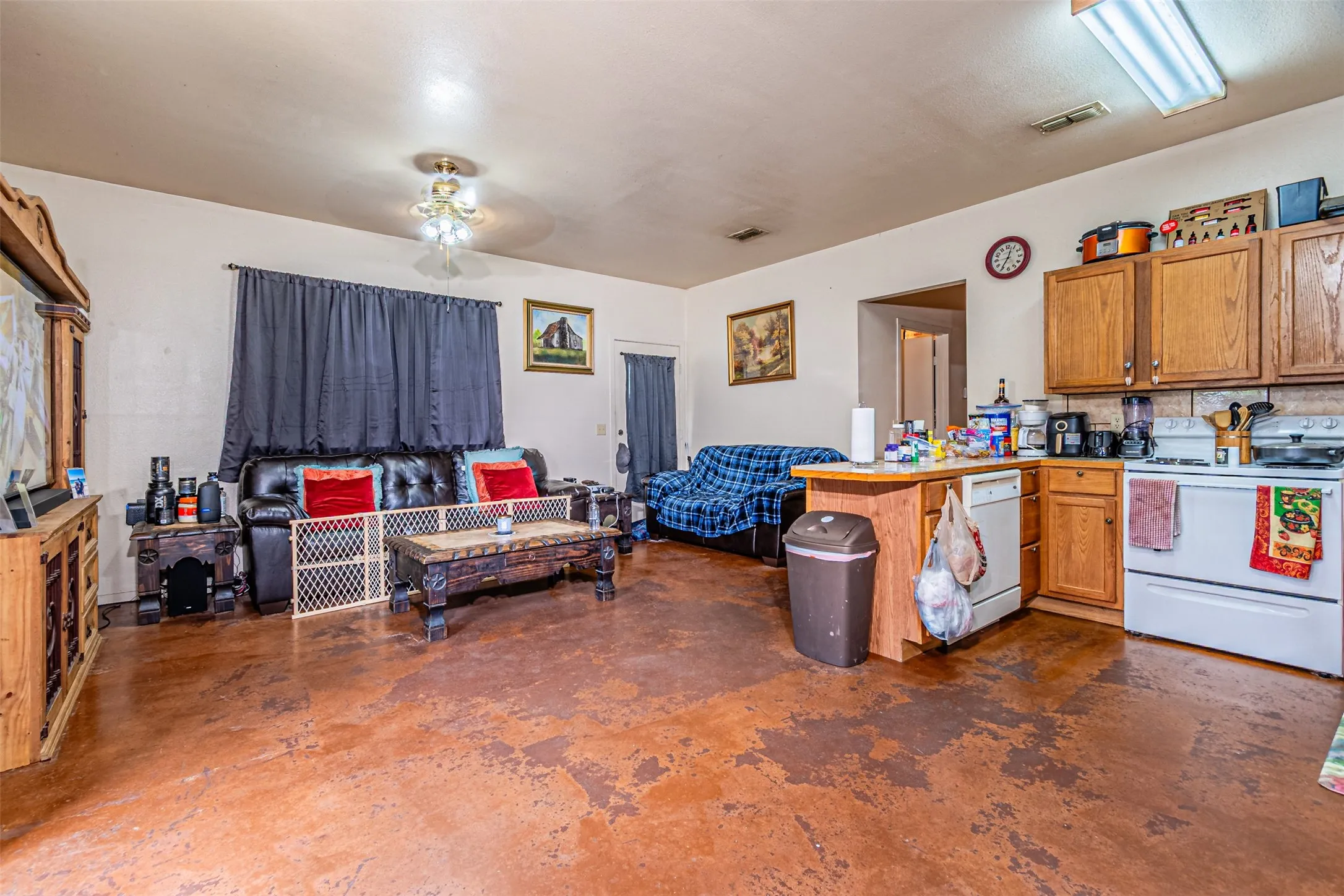 Duplex For Sale in Van Zandt County , 138 Vz County Road 4714, Ben Wheeler, Texas 75754, 0, 0, Garage spaces, 0 Sqft, built in 2006, Preowned, Price $429,900, mls#21253234, Real Estate Agent in Ben Wheeler, Homes For Sale in Van Zandt county, Homes For Sale in Ben Wheeler, Realtor in Ben Wheeler Texas, Real Estate Brokerage Independent Realty Texas, Luminita Cordes Realtor