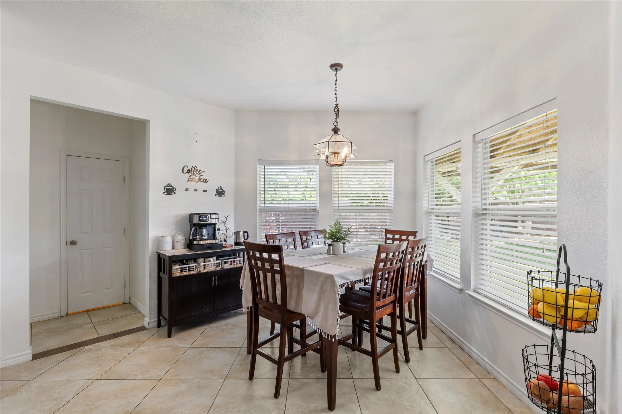 Single Family Residence For Sale in Tarrant County , 2312 Green Mere Drive, Arlington, Texas 76001, 3 Bedroom, 3 Bathroom, 2 Garage spaces, 2,752 Sqft, built in 2002, Preowned, mls#21239724, Real Estate Agent in Arlington, Homes For Sale in Tarrant county, Homes For Sale in Arlington, Realtor in Arlington Texas, Real Estate Brokerage Independent Realty Texas, Luminita Cordes Realtor
