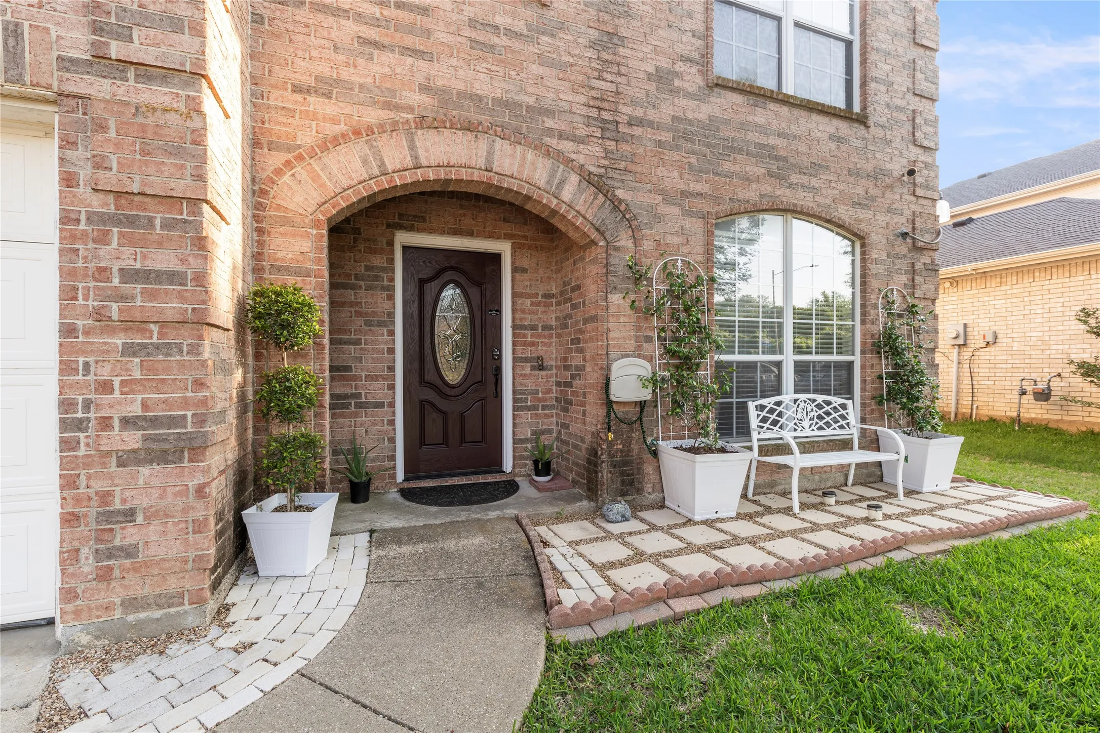 Single Family Residence For Sale in Tarrant County , 2312 Green Mere Drive, Arlington, Texas 76001, 3 Bedroom, 3 Bathroom, 2 Garage spaces, 2,752 Sqft, built in 2002, Preowned, mls#21239724, Real Estate Agent in Arlington, Homes For Sale in Tarrant county, Homes For Sale in Arlington, Realtor in Arlington Texas, Real Estate Brokerage Independent Realty Texas, Luminita Cordes Realtor