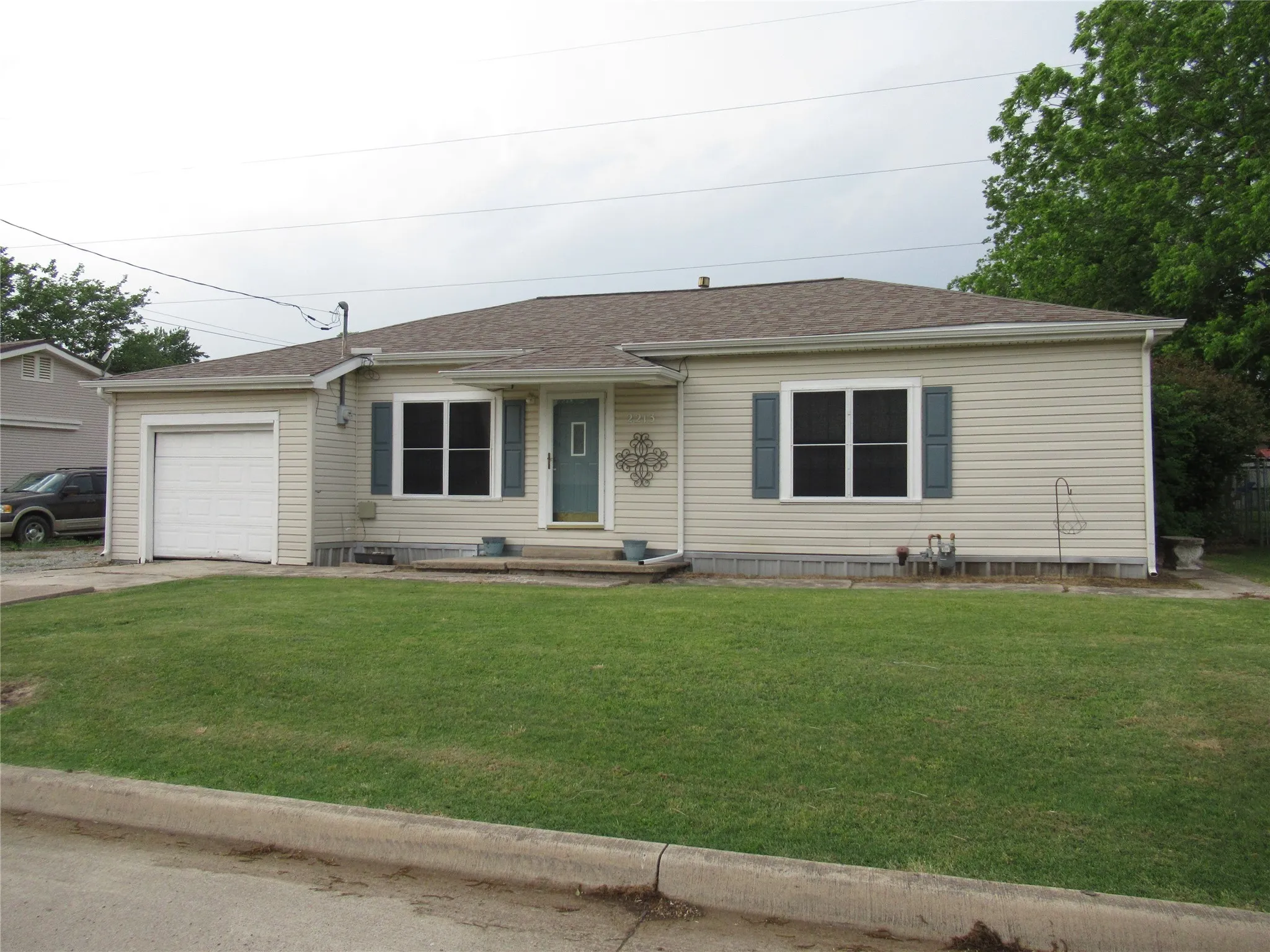 Single Family Residence For Sale in Hunt County , 2213 Greenville Street, Caddo Mills, Texas 75135, 3 Bedrooms, 1 Bathroom, 1 Garage spaces, 1,228 Sqft, built in 0, Preowned, Price $218,000, mls#21251783, Real Estate Agent in Caddo Mills, Homes For Sale in Hunt county, Homes For Sale in Caddo Mills, Realtor in Caddo Mills Texas, Real Estate Brokerage Independent Realty Texas, Luminita Cordes Realtor