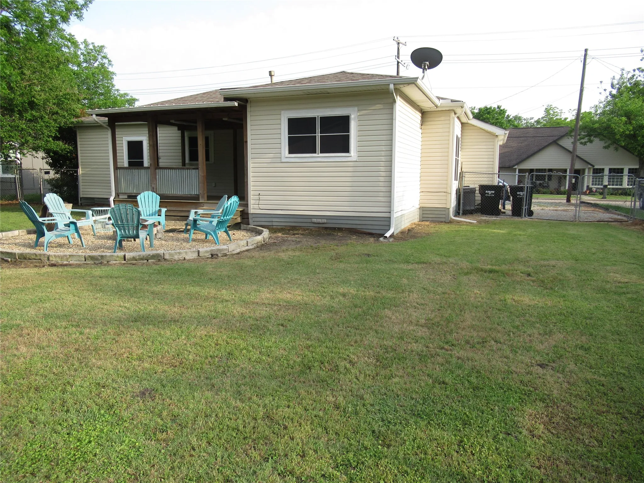 Single Family Residence For Sale in Hunt County , 2213 Greenville Street, Caddo Mills, Texas 75135, 3 Bedrooms, 1 Bathroom, 1 Garage spaces, 1,228 Sqft, built in 0, Preowned, Price $218,000, mls#21251783, Real Estate Agent in Caddo Mills, Homes For Sale in Hunt county, Homes For Sale in Caddo Mills, Realtor in Caddo Mills Texas, Real Estate Brokerage Independent Realty Texas, Luminita Cordes Realtor