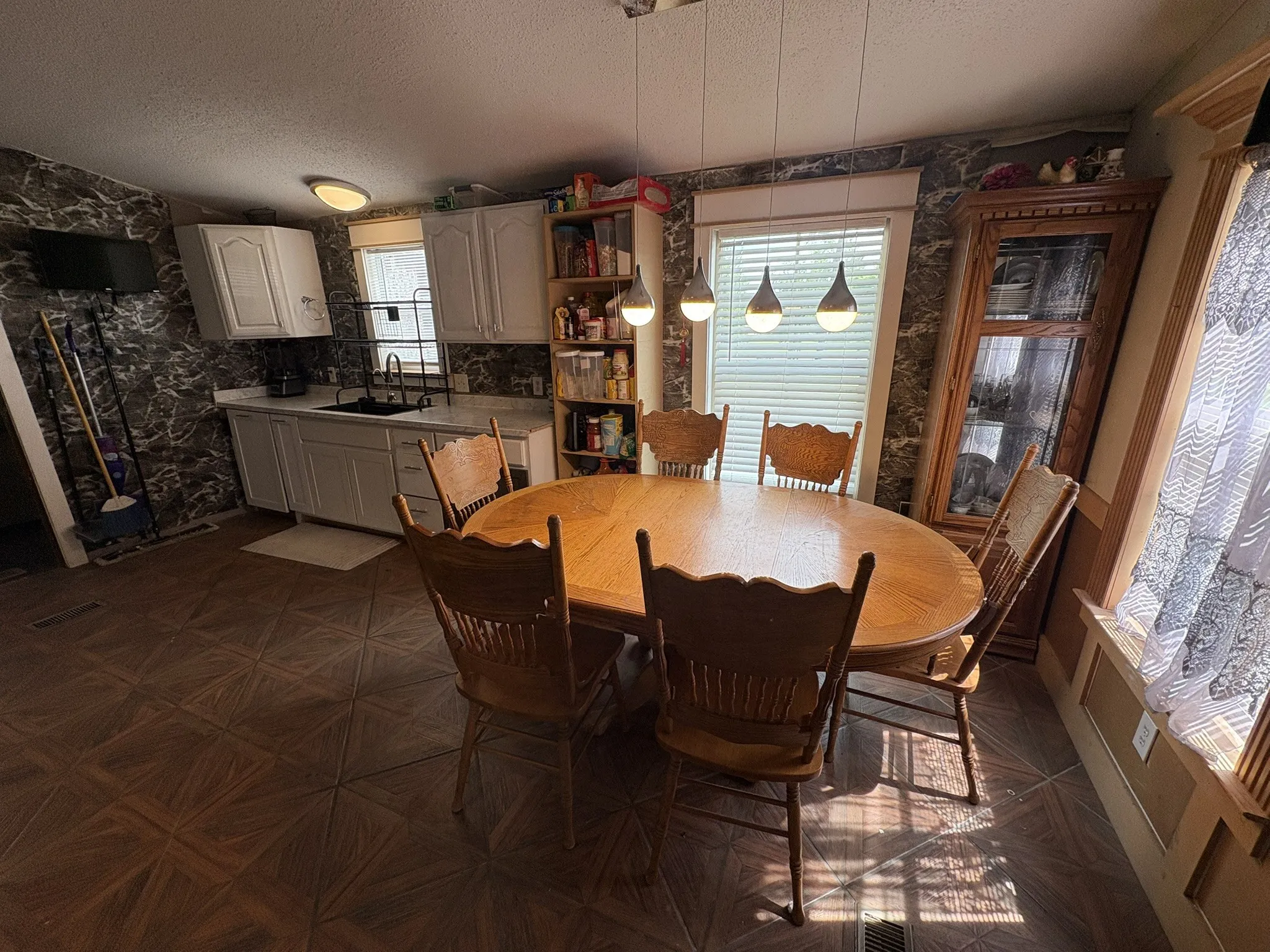 Mobile Home For Sale in Ellis County , 720 Bluebonnet Lane, Palmer, Texas 75152, 3 Bedroom, 2 Bathroom, Garage spaces, 1,600 Sqft, built in 2019, Preowned, Price $230,000, mls#21253513, Real Estate Agent in Palmer, Homes For Sale in Ellis county, Homes For Sale in Palmer, Realtor in Palmer Texas, Real Estate Brokerage Independent Realty Texas, Luminita Cordes Realtor