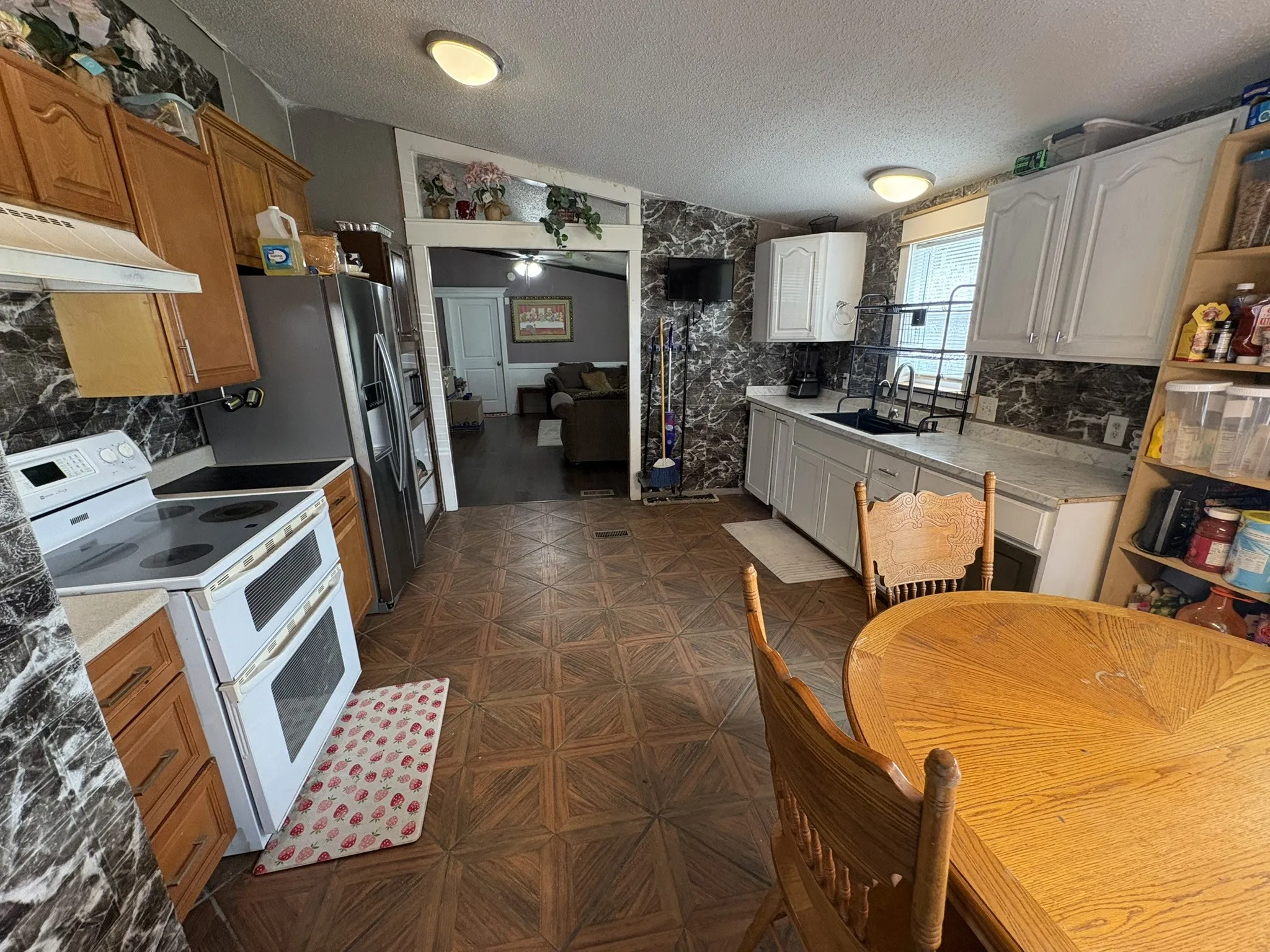 Mobile Home For Sale in Ellis County , 720 Bluebonnet Lane, Palmer, Texas 75152, 3 Bedroom, 2 Bathroom, Garage spaces, 1,600 Sqft, built in 2019, Preowned, Price $230,000, mls#21253513, Real Estate Agent in Palmer, Homes For Sale in Ellis county, Homes For Sale in Palmer, Realtor in Palmer Texas, Real Estate Brokerage Independent Realty Texas, Luminita Cordes Realtor