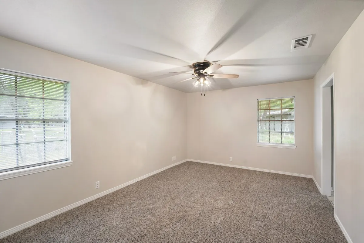 Single Family Residence For Sale in Henderson County , 1 Oakridge Circle, Star Harbor, Texas 75148, 3 Bedroom, 2 Bathroom, 2 Garage spaces, 1,488 Sqft, built in 1979, mls#21246690, Real Estate Agent in Star Harbor, Homes For Sale in Henderson county, Homes For Sale in Star Harbor, Realtor in Star Harbor Texas, Real Estate Brokerage Independent Realty Texas, Luminita Cordes Realtor