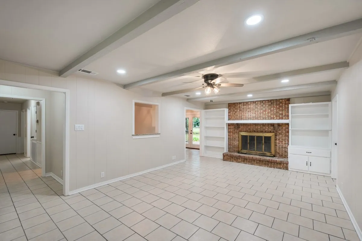 Single Family Residence For Sale in Henderson County , 1 Oakridge Circle, Star Harbor, Texas 75148, 3 Bedroom, 2 Bathroom, 2 Garage spaces, 1,488 Sqft, built in 1979, mls#21246690, Real Estate Agent in Star Harbor, Homes For Sale in Henderson county, Homes For Sale in Star Harbor, Realtor in Star Harbor Texas, Real Estate Brokerage Independent Realty Texas, Luminita Cordes Realtor