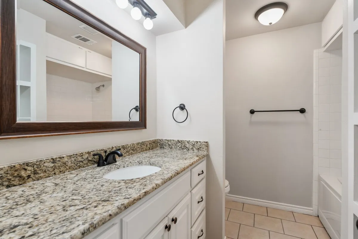 Single Family Residence For Sale in Henderson County , 1 Oakridge Circle, Star Harbor, Texas 75148, 3 Bedroom, 2 Bathroom, 2 Garage spaces, 1,488 Sqft, built in 1979, mls#21246690, Real Estate Agent in Star Harbor, Homes For Sale in Henderson county, Homes For Sale in Star Harbor, Realtor in Star Harbor Texas, Real Estate Brokerage Independent Realty Texas, Luminita Cordes Realtor