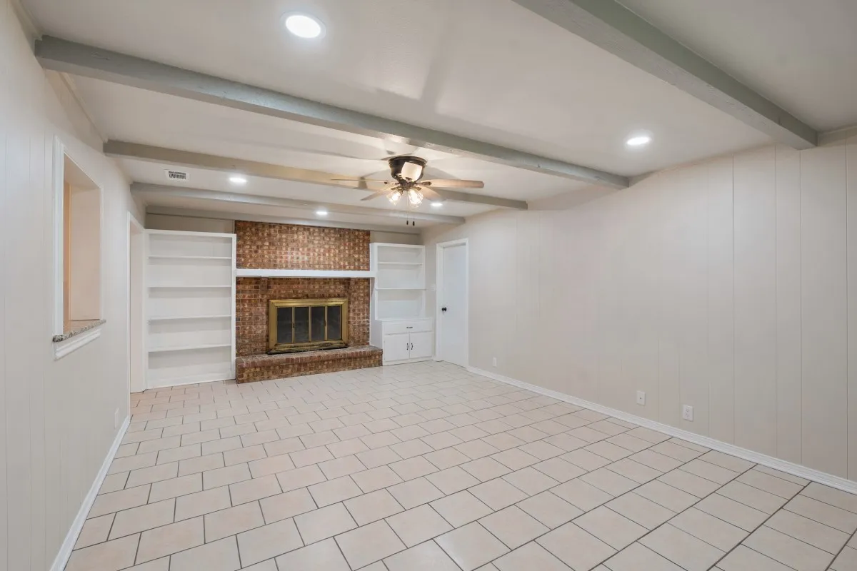 Single Family Residence For Sale in Henderson County , 1 Oakridge Circle, Star Harbor, Texas 75148, 3 Bedroom, 2 Bathroom, 2 Garage spaces, 1,488 Sqft, built in 1979, mls#21246690, Real Estate Agent in Star Harbor, Homes For Sale in Henderson county, Homes For Sale in Star Harbor, Realtor in Star Harbor Texas, Real Estate Brokerage Independent Realty Texas, Luminita Cordes Realtor