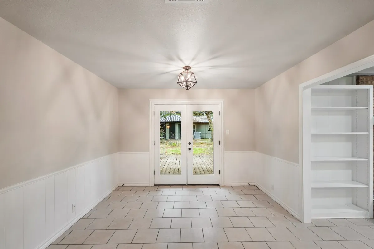 Single Family Residence For Sale in Henderson County , 1 Oakridge Circle, Star Harbor, Texas 75148, 3 Bedroom, 2 Bathroom, 2 Garage spaces, 1,488 Sqft, built in 1979, mls#21246690, Real Estate Agent in Star Harbor, Homes For Sale in Henderson county, Homes For Sale in Star Harbor, Realtor in Star Harbor Texas, Real Estate Brokerage Independent Realty Texas, Luminita Cordes Realtor