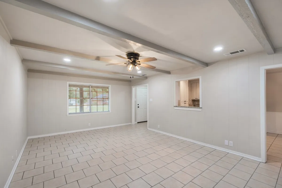 Single Family Residence For Sale in Henderson County , 1 Oakridge Circle, Star Harbor, Texas 75148, 3 Bedroom, 2 Bathroom, 2 Garage spaces, 1,488 Sqft, built in 1979, mls#21246690, Real Estate Agent in Star Harbor, Homes For Sale in Henderson county, Homes For Sale in Star Harbor, Realtor in Star Harbor Texas, Real Estate Brokerage Independent Realty Texas, Luminita Cordes Realtor