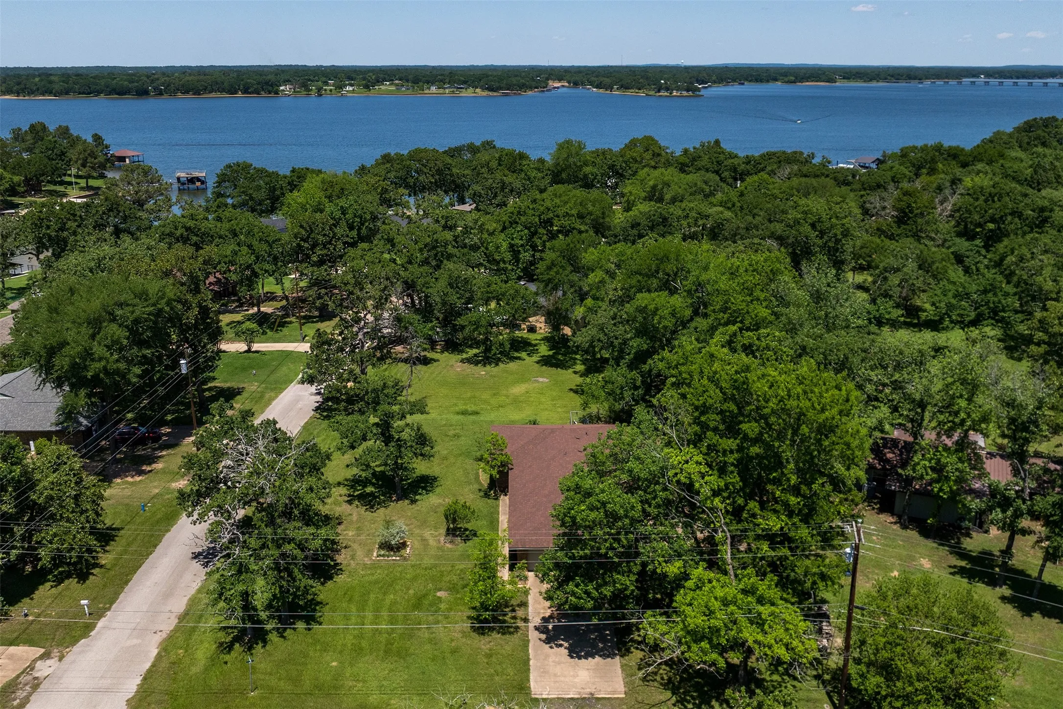 Single Family Residence For Sale in Henderson County , 1 Oakridge Circle, Star Harbor, Texas 75148, 3 Bedroom, 2 Bathroom, 2 Garage spaces, 1,488 Sqft, built in 1979, mls#21246690, Real Estate Agent in Star Harbor, Homes For Sale in Henderson county, Homes For Sale in Star Harbor, Realtor in Star Harbor Texas, Real Estate Brokerage Independent Realty Texas, Luminita Cordes Realtor