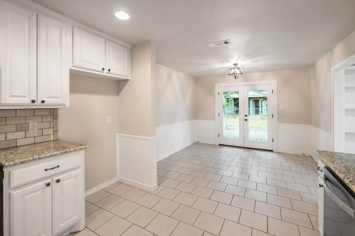 Single Family Residence For Sale in Henderson County , 1 Oakridge Circle, Star Harbor, Texas 75148, 3 Bedroom, 2 Bathroom, 2 Garage spaces, 1,488 Sqft, built in 1979, mls#21246690, Real Estate Agent in Star Harbor, Homes For Sale in Henderson county, Homes For Sale in Star Harbor, Realtor in Star Harbor Texas, Real Estate Brokerage Independent Realty Texas, Luminita Cordes Realtor