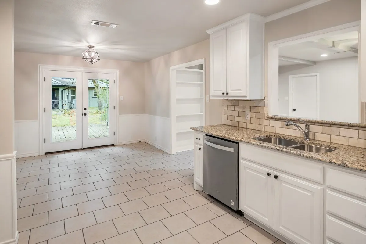 Single Family Residence For Sale in Henderson County , 1 Oakridge Circle, Star Harbor, Texas 75148, 3 Bedroom, 2 Bathroom, 2 Garage spaces, 1,488 Sqft, built in 1979, mls#21246690, Real Estate Agent in Star Harbor, Homes For Sale in Henderson county, Homes For Sale in Star Harbor, Realtor in Star Harbor Texas, Real Estate Brokerage Independent Realty Texas, Luminita Cordes Realtor
