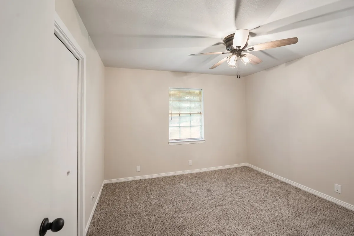 Single Family Residence For Sale in Henderson County , 1 Oakridge Circle, Star Harbor, Texas 75148, 3 Bedroom, 2 Bathroom, 2 Garage spaces, 1,488 Sqft, built in 1979, mls#21246690, Real Estate Agent in Star Harbor, Homes For Sale in Henderson county, Homes For Sale in Star Harbor, Realtor in Star Harbor Texas, Real Estate Brokerage Independent Realty Texas, Luminita Cordes Realtor
