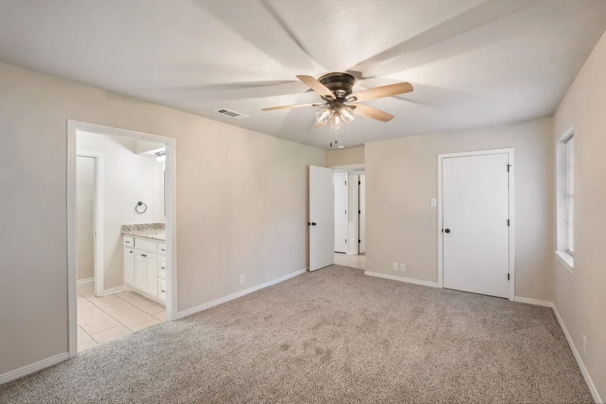 Single Family Residence For Sale in Henderson County , 1 Oakridge Circle, Star Harbor, Texas 75148, 3 Bedroom, 2 Bathroom, 2 Garage spaces, 1,488 Sqft, built in 1979, mls#21246690, Real Estate Agent in Star Harbor, Homes For Sale in Henderson county, Homes For Sale in Star Harbor, Realtor in Star Harbor Texas, Real Estate Brokerage Independent Realty Texas, Luminita Cordes Realtor