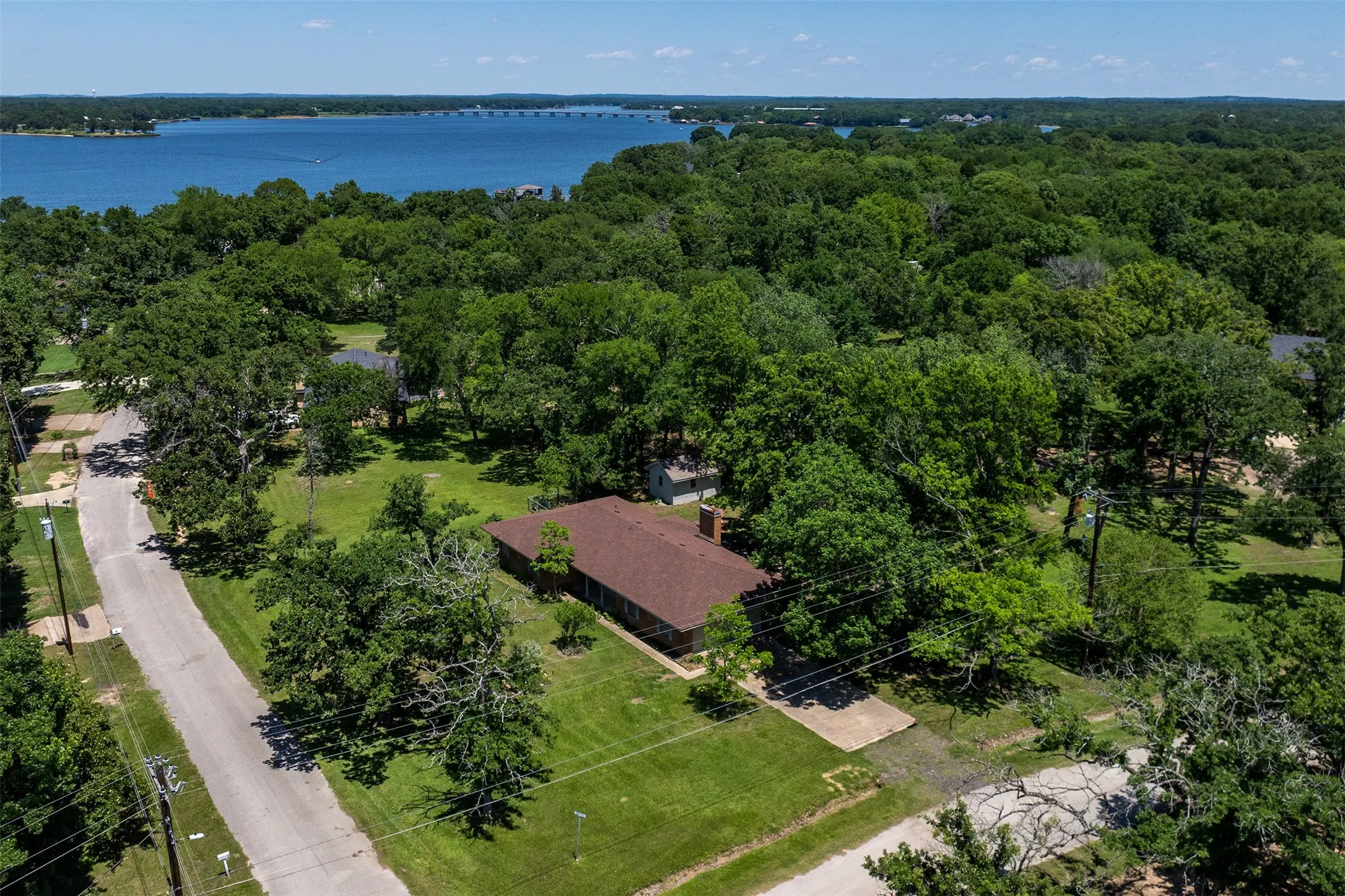 Single Family Residence For Sale in Henderson County , 1 Oakridge Circle, Star Harbor, Texas 75148, 3 Bedroom, 2 Bathroom, 2 Garage spaces, 1,488 Sqft, built in 1979, mls#21246690, Real Estate Agent in Star Harbor, Homes For Sale in Henderson county, Homes For Sale in Star Harbor, Realtor in Star Harbor Texas, Real Estate Brokerage Independent Realty Texas, Luminita Cordes Realtor