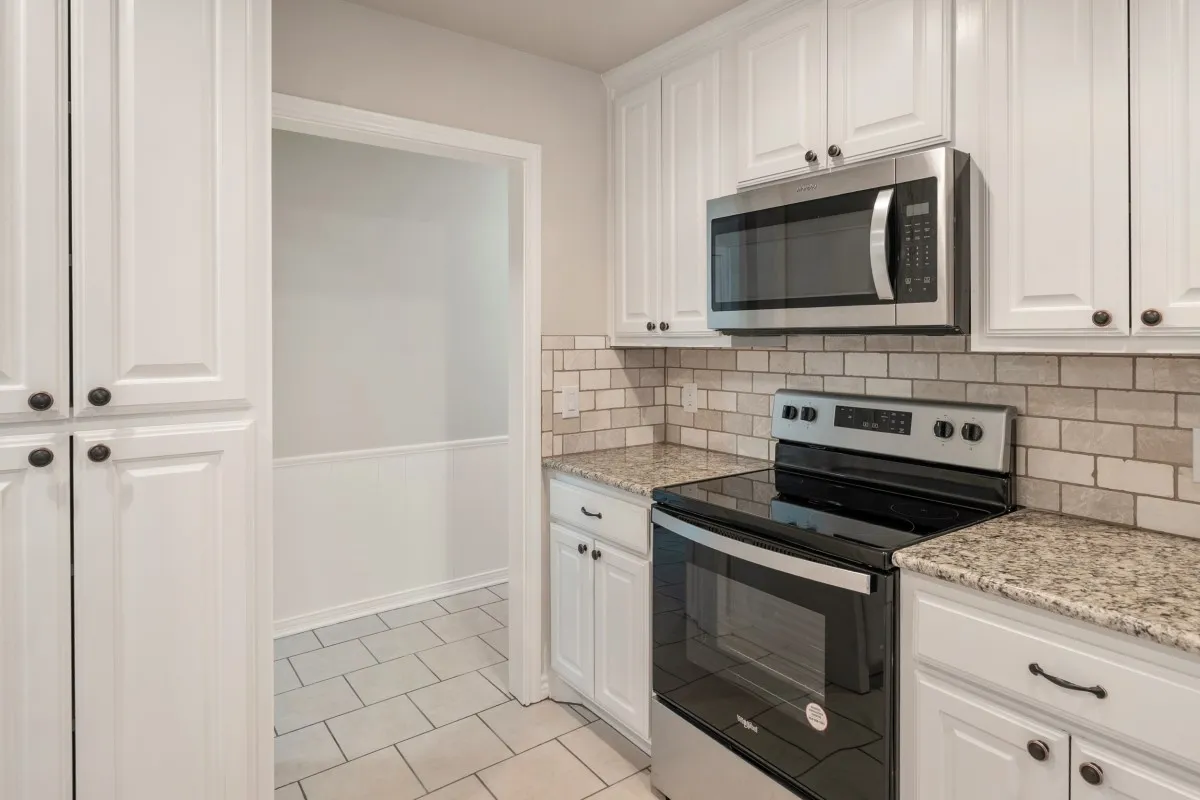 Single Family Residence For Sale in Henderson County , 1 Oakridge Circle, Star Harbor, Texas 75148, 3 Bedroom, 2 Bathroom, 2 Garage spaces, 1,488 Sqft, built in 1979, mls#21246690, Real Estate Agent in Star Harbor, Homes For Sale in Henderson county, Homes For Sale in Star Harbor, Realtor in Star Harbor Texas, Real Estate Brokerage Independent Realty Texas, Luminita Cordes Realtor