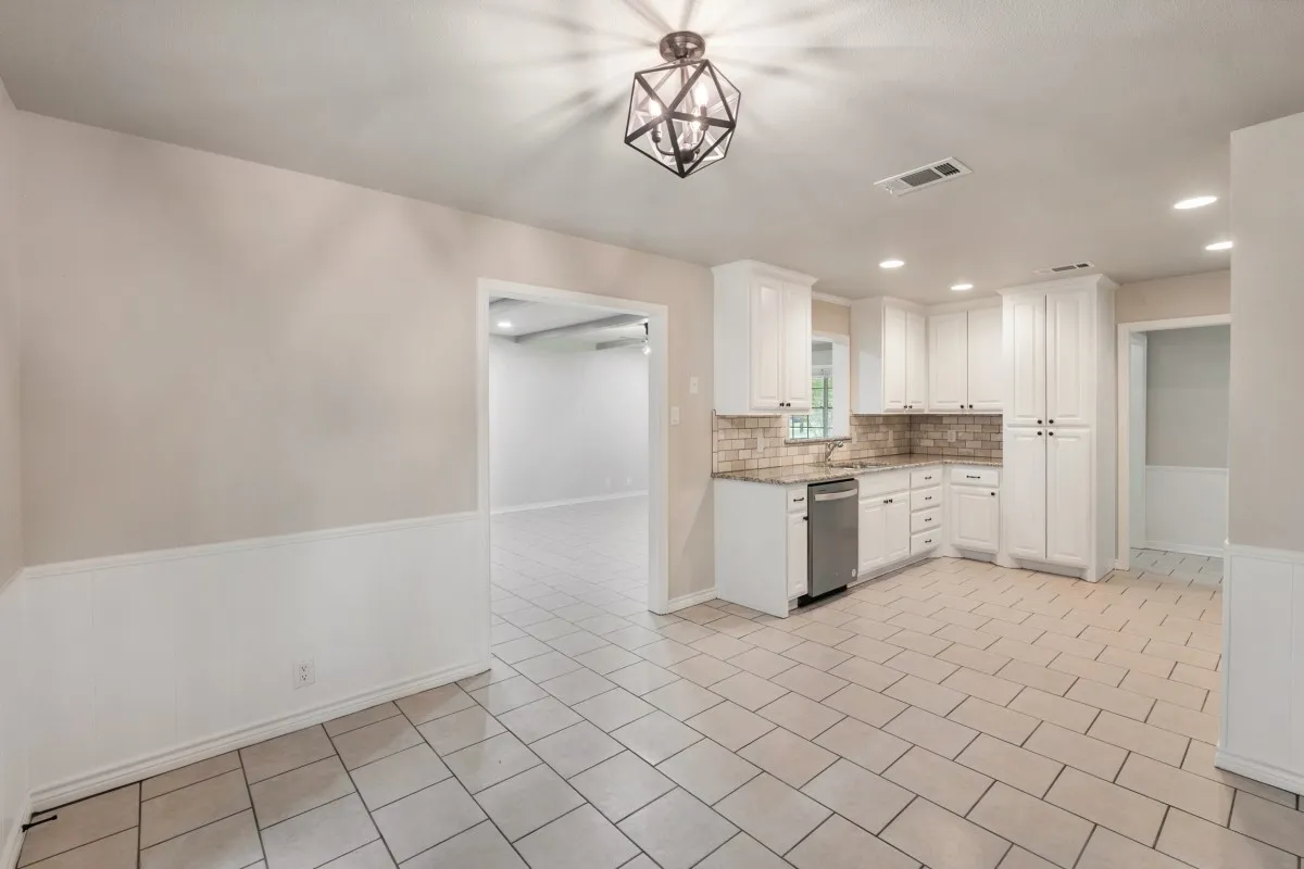 Single Family Residence For Sale in Henderson County , 1 Oakridge Circle, Star Harbor, Texas 75148, 3 Bedroom, 2 Bathroom, 2 Garage spaces, 1,488 Sqft, built in 1979, mls#21246690, Real Estate Agent in Star Harbor, Homes For Sale in Henderson county, Homes For Sale in Star Harbor, Realtor in Star Harbor Texas, Real Estate Brokerage Independent Realty Texas, Luminita Cordes Realtor
