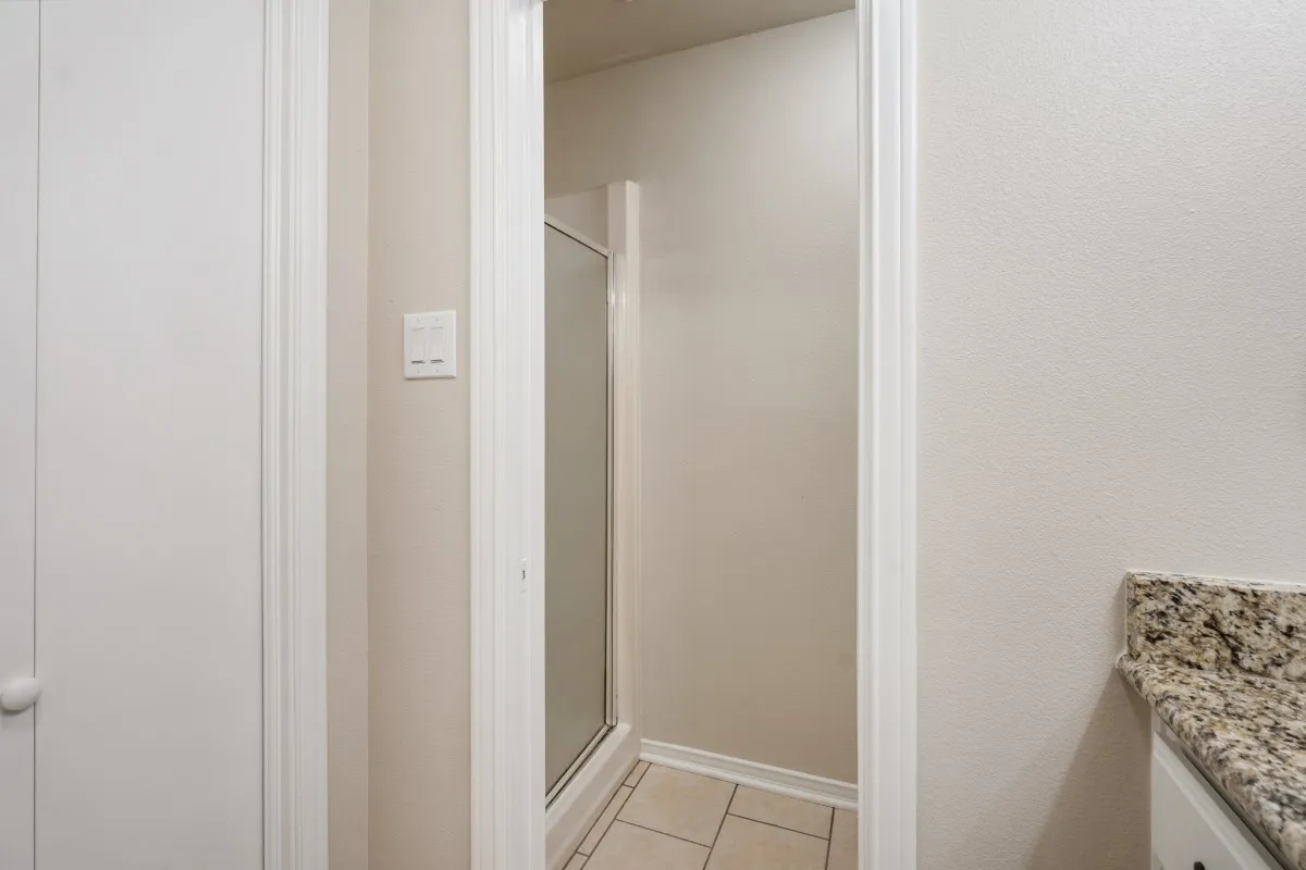 Single Family Residence For Sale in Henderson County , 1 Oakridge Circle, Star Harbor, Texas 75148, 3 Bedroom, 2 Bathroom, 2 Garage spaces, 1,488 Sqft, built in 1979, mls#21246690, Real Estate Agent in Star Harbor, Homes For Sale in Henderson county, Homes For Sale in Star Harbor, Realtor in Star Harbor Texas, Real Estate Brokerage Independent Realty Texas, Luminita Cordes Realtor