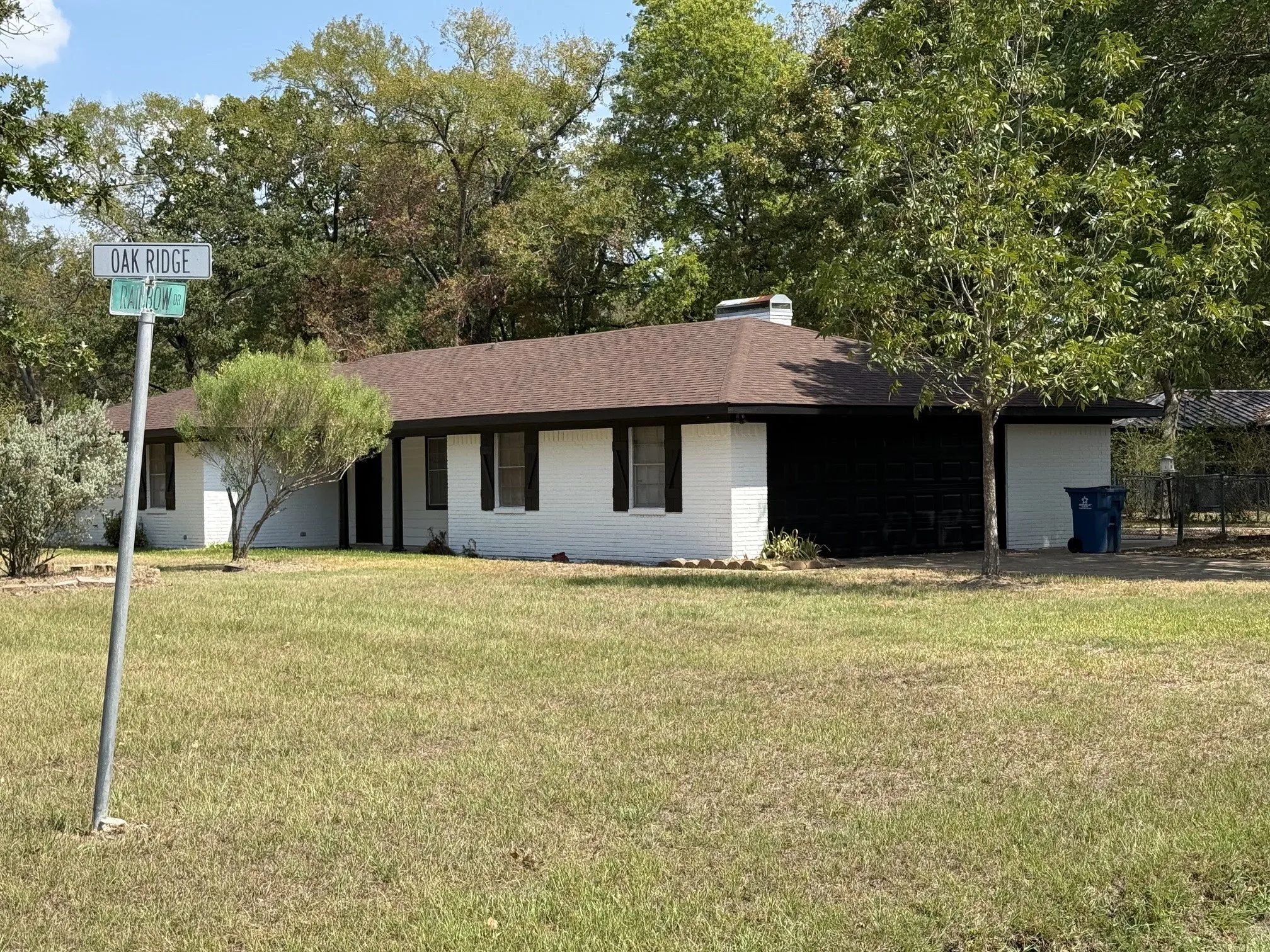 Single Family Residence For Sale in Henderson County , 1 Oakridge Circle, Star Harbor, Texas 75148, 3 Bedroom, 2 Bathroom, 2 Garage spaces, 1,488 Sqft, built in 1979, mls#21246690, Real Estate Agent in Star Harbor, Homes For Sale in Henderson county, Homes For Sale in Star Harbor, Realtor in Star Harbor Texas, Real Estate Brokerage Independent Realty Texas, Luminita Cordes Realtor
