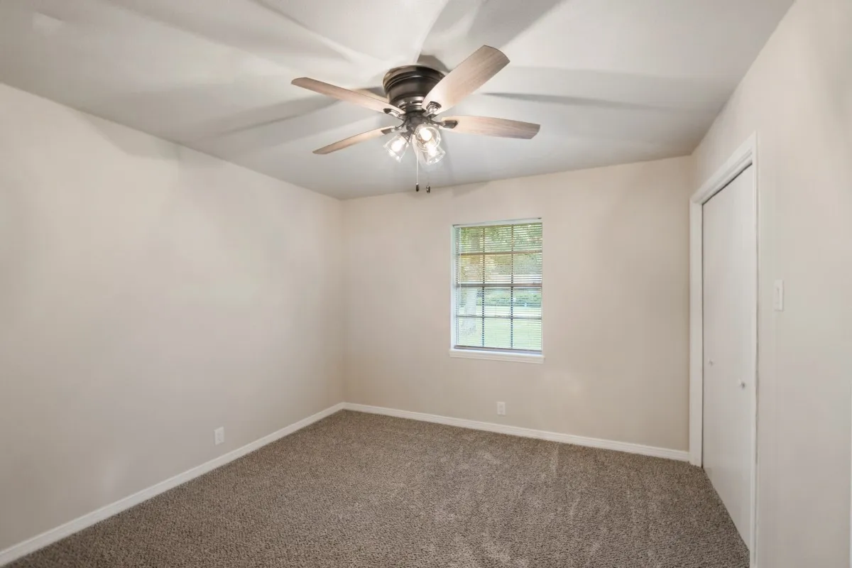 Single Family Residence For Sale in Henderson County , 1 Oakridge Circle, Star Harbor, Texas 75148, 3 Bedroom, 2 Bathroom, 2 Garage spaces, 1,488 Sqft, built in 1979, mls#21246690, Real Estate Agent in Star Harbor, Homes For Sale in Henderson county, Homes For Sale in Star Harbor, Realtor in Star Harbor Texas, Real Estate Brokerage Independent Realty Texas, Luminita Cordes Realtor