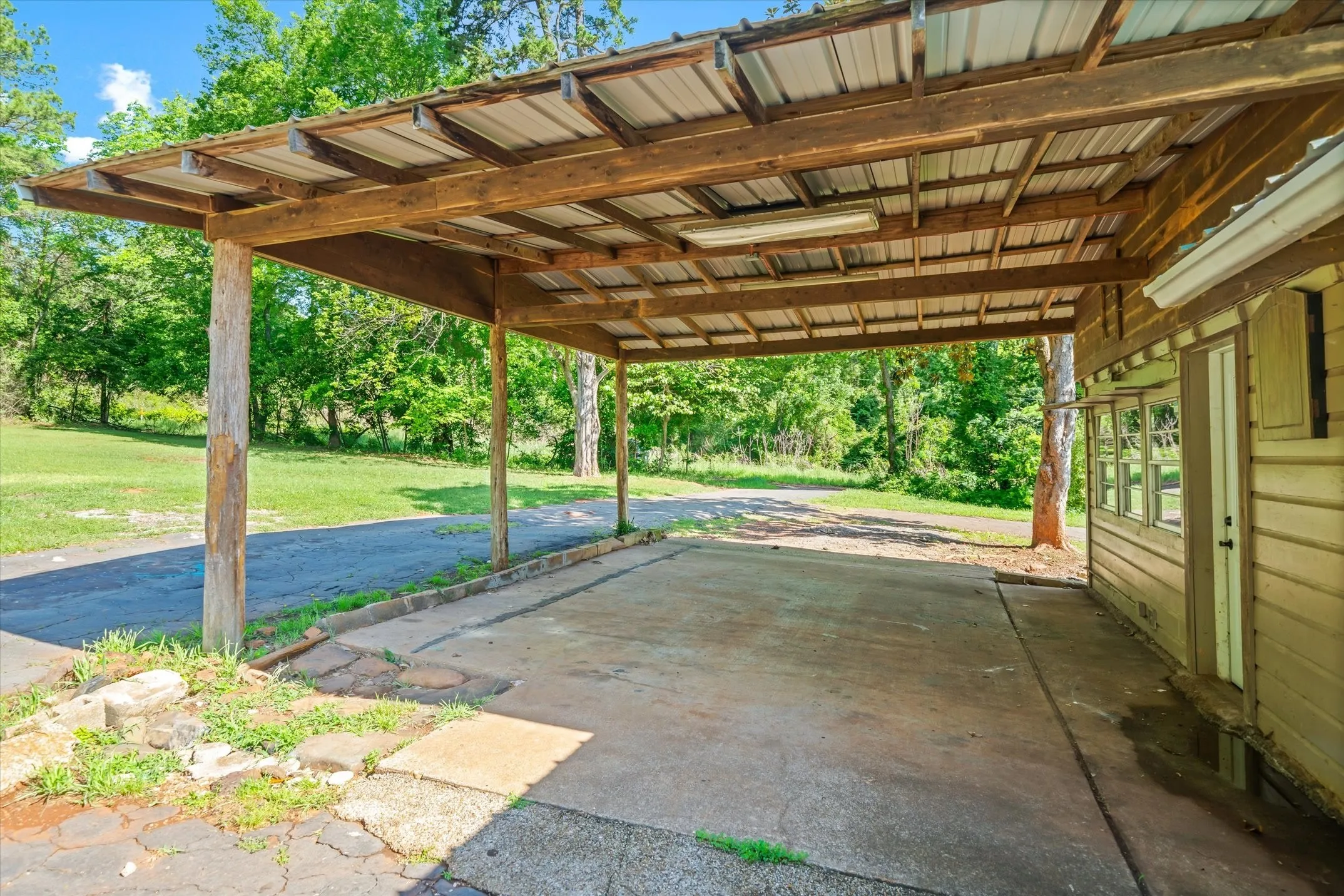 Single Family Residence For Sale in Morris County , 505 N Willis Street, Daingerfield, Texas 75638, 3 Bedrooms, 2 Bathrooms, Garage spaces, 1,308 Sqft, built in 1946, Preowned, Price $175,000, mls#21245785, Real Estate Agent in Daingerfield, Homes For Sale in Morris county, Homes For Sale in Daingerfield, Realtor in Daingerfield Texas, Real Estate Brokerage Independent Realty Texas, Luminita Cordes Realtor