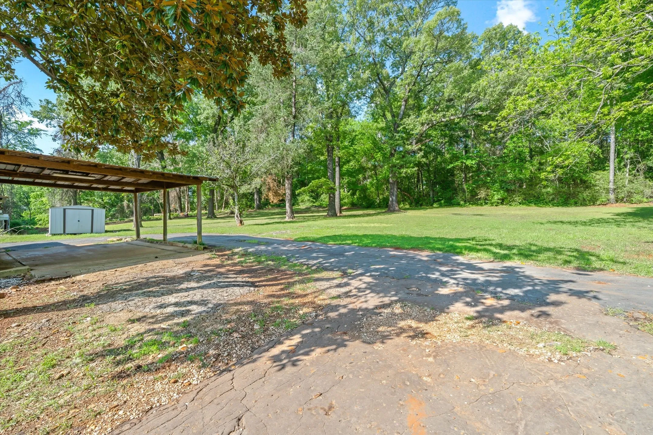 Single Family Residence For Sale in Morris County , 505 N Willis Street, Daingerfield, Texas 75638, 3 Bedrooms, 2 Bathrooms, Garage spaces, 1,308 Sqft, built in 1946, Preowned, Price $175,000, mls#21245785, Real Estate Agent in Daingerfield, Homes For Sale in Morris county, Homes For Sale in Daingerfield, Realtor in Daingerfield Texas, Real Estate Brokerage Independent Realty Texas, Luminita Cordes Realtor