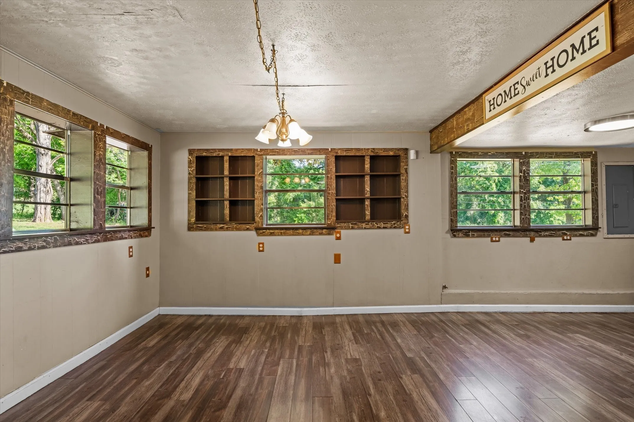 Single Family Residence For Sale in Morris County , 505 N Willis Street, Daingerfield, Texas 75638, 3 Bedrooms, 2 Bathrooms, Garage spaces, 1,308 Sqft, built in 1946, Preowned, Price $175,000, mls#21245785, Real Estate Agent in Daingerfield, Homes For Sale in Morris county, Homes For Sale in Daingerfield, Realtor in Daingerfield Texas, Real Estate Brokerage Independent Realty Texas, Luminita Cordes Realtor