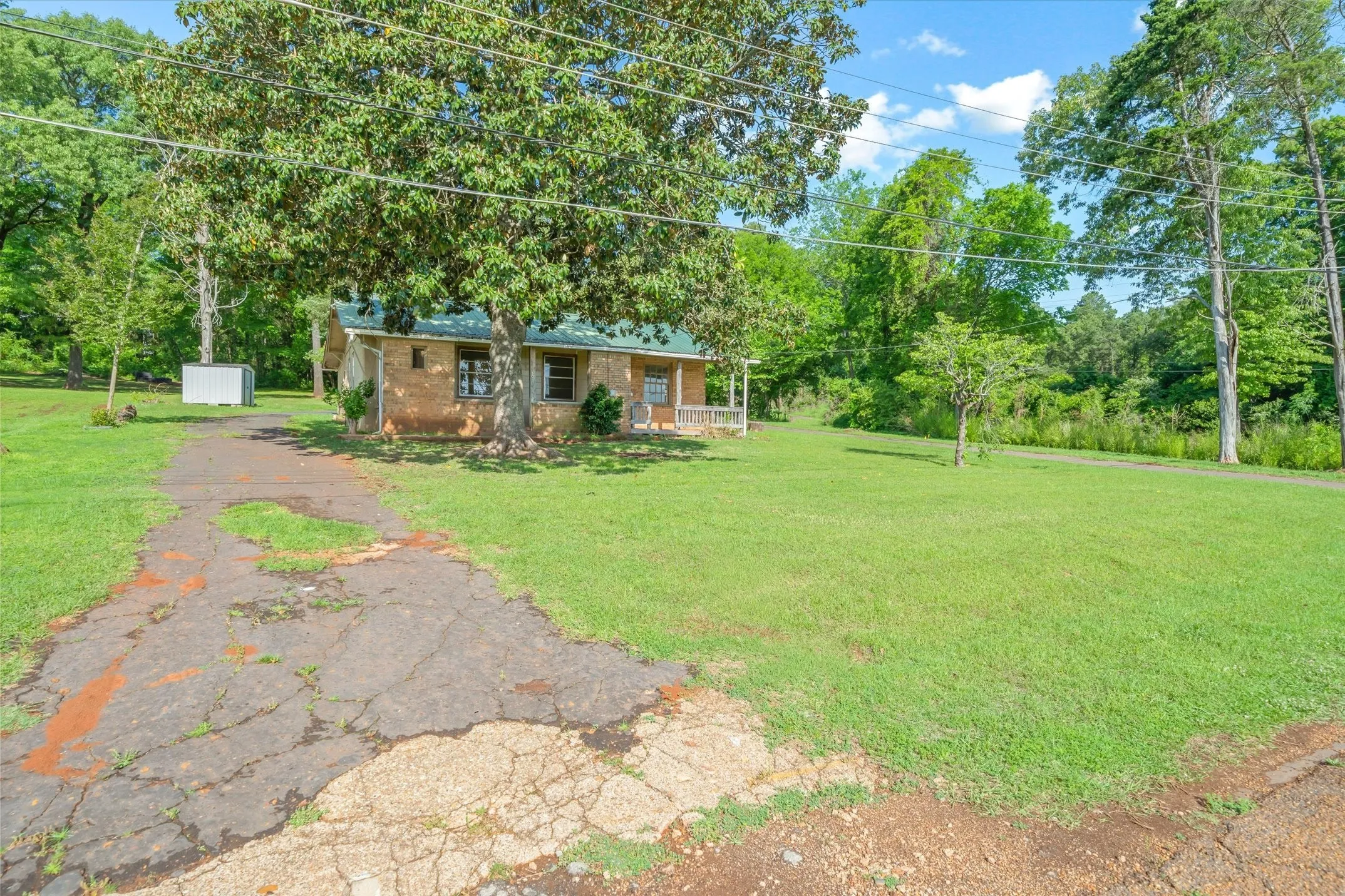 Single Family Residence For Sale in Morris County , 505 N Willis Street, Daingerfield, Texas 75638, 3 Bedrooms, 2 Bathrooms, Garage spaces, 1,308 Sqft, built in 1946, Preowned, Price $175,000, mls#21245785, Real Estate Agent in Daingerfield, Homes For Sale in Morris county, Homes For Sale in Daingerfield, Realtor in Daingerfield Texas, Real Estate Brokerage Independent Realty Texas, Luminita Cordes Realtor